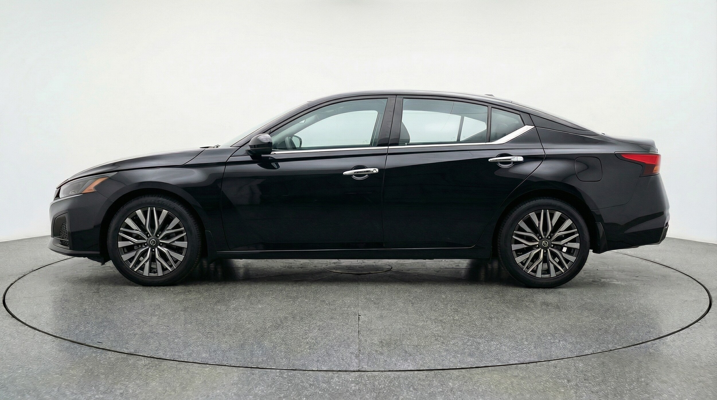 Thumbnail: 2025 Nissan Altima - 4