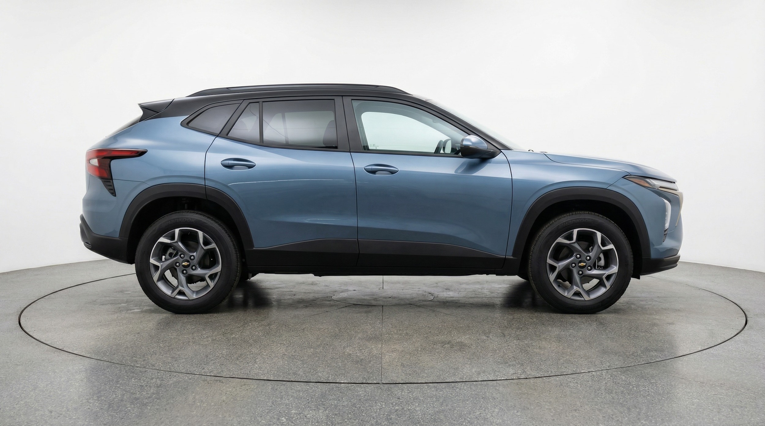 Thumbnail: 2025 Chevrolet Trax - 8