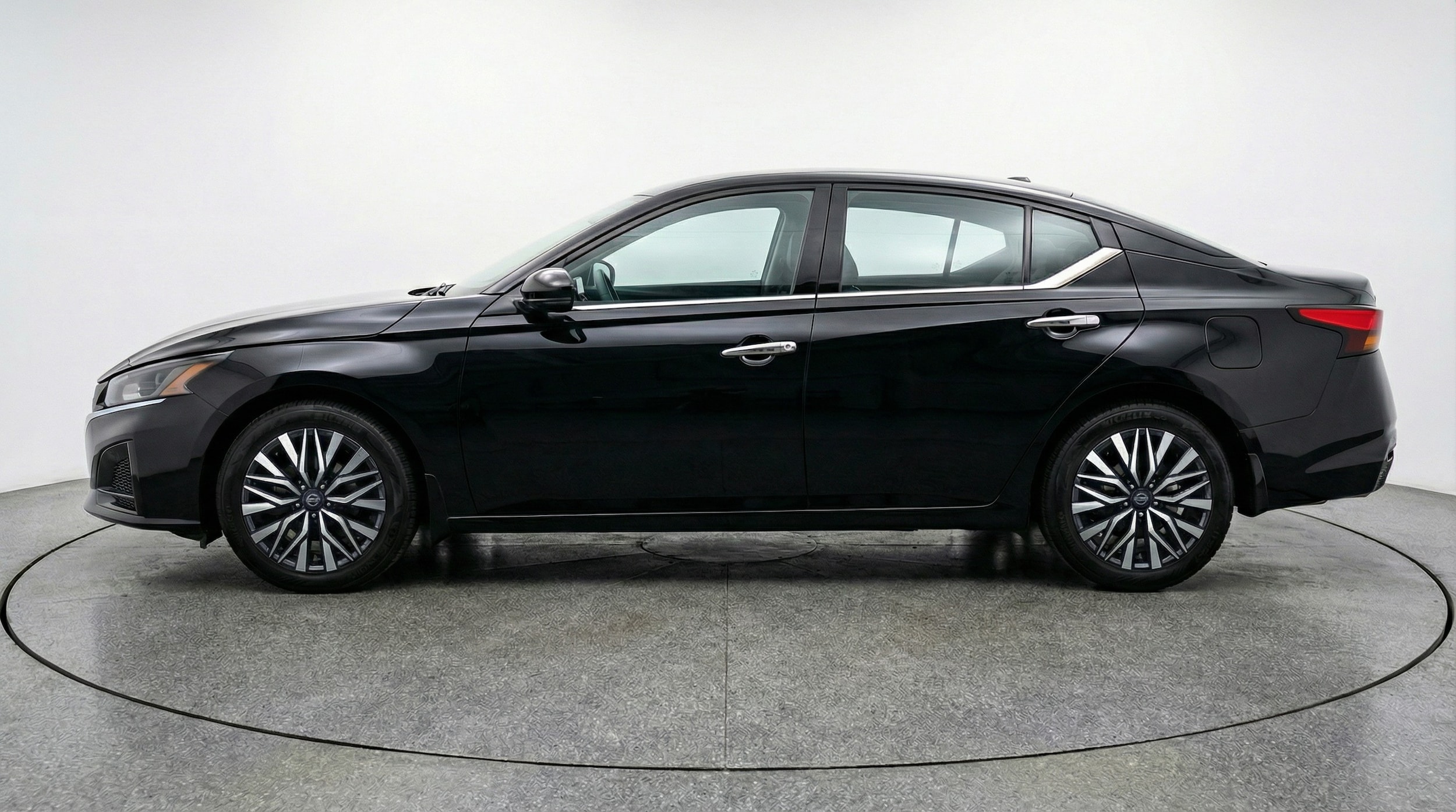 Thumbnail: 2025 Nissan Altima - 4