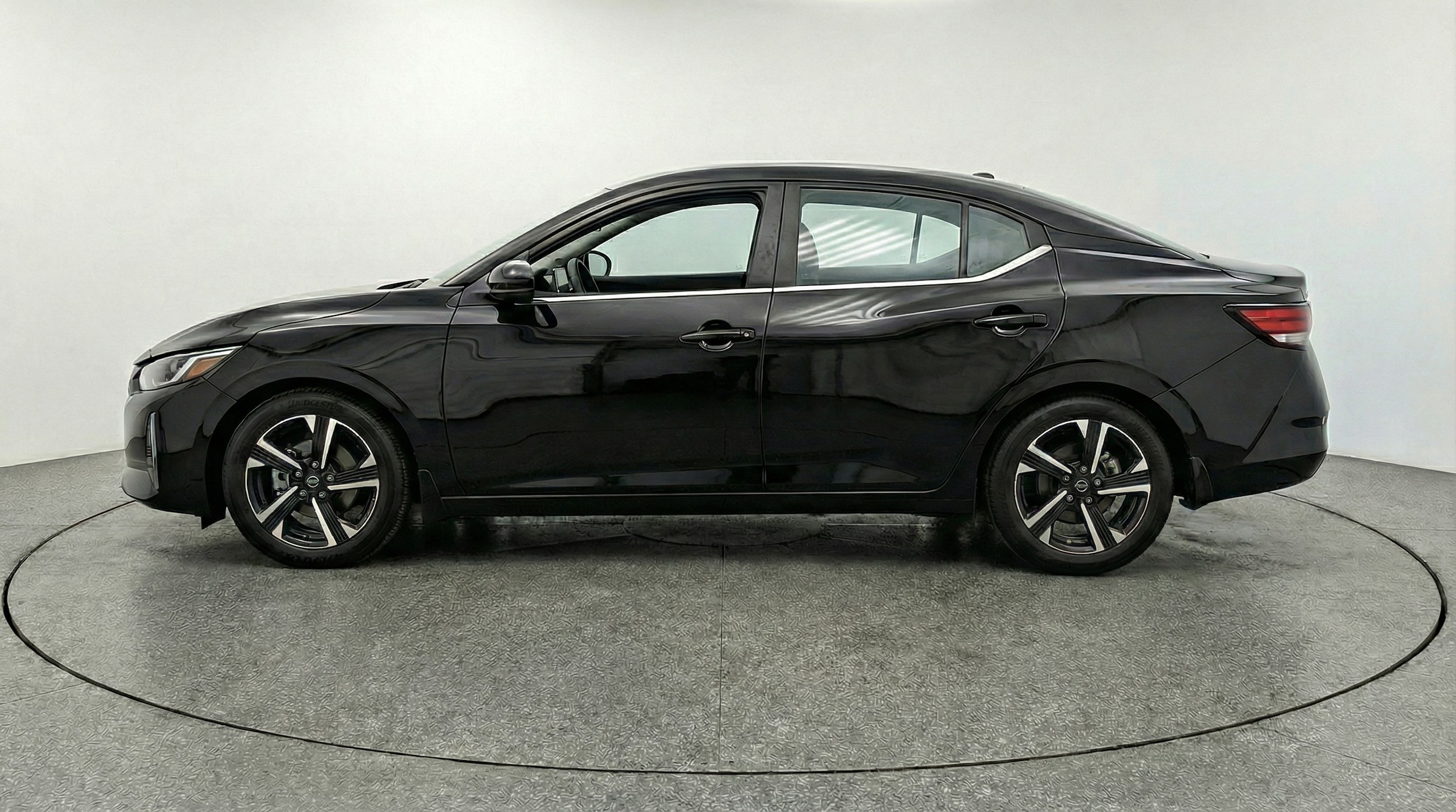 Thumbnail: 2025 Nissan Sentra - 4
