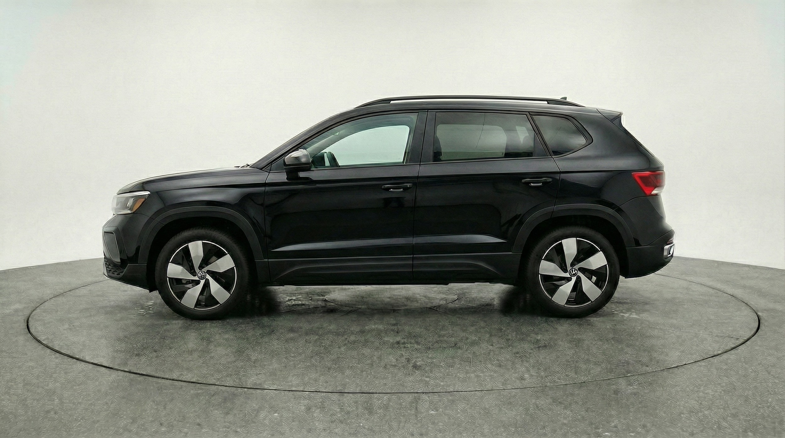 Thumbnail: 2025 Volkswagen Taos - 4