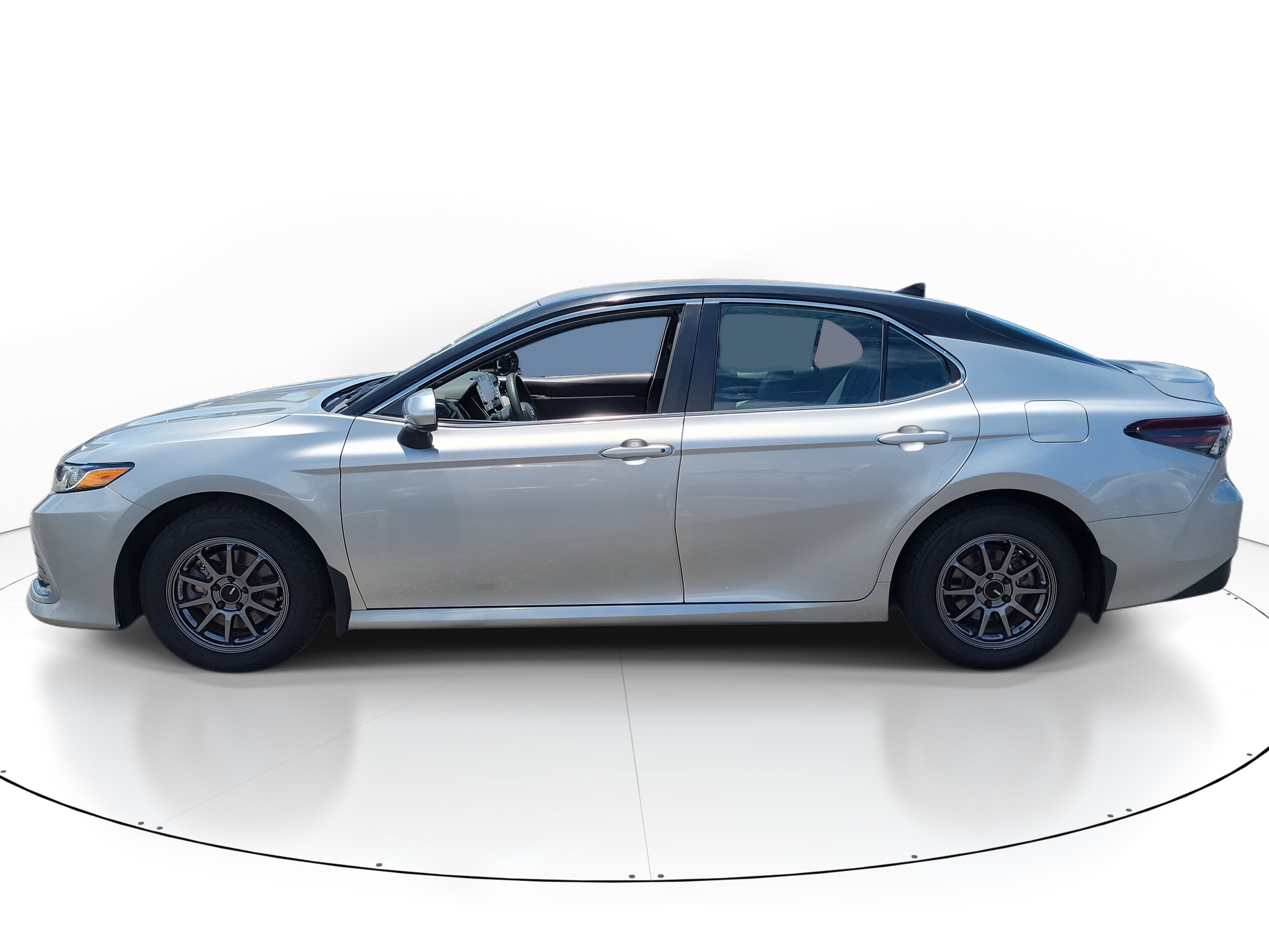 2021 Toyota Camry Hybrid LE photo 3