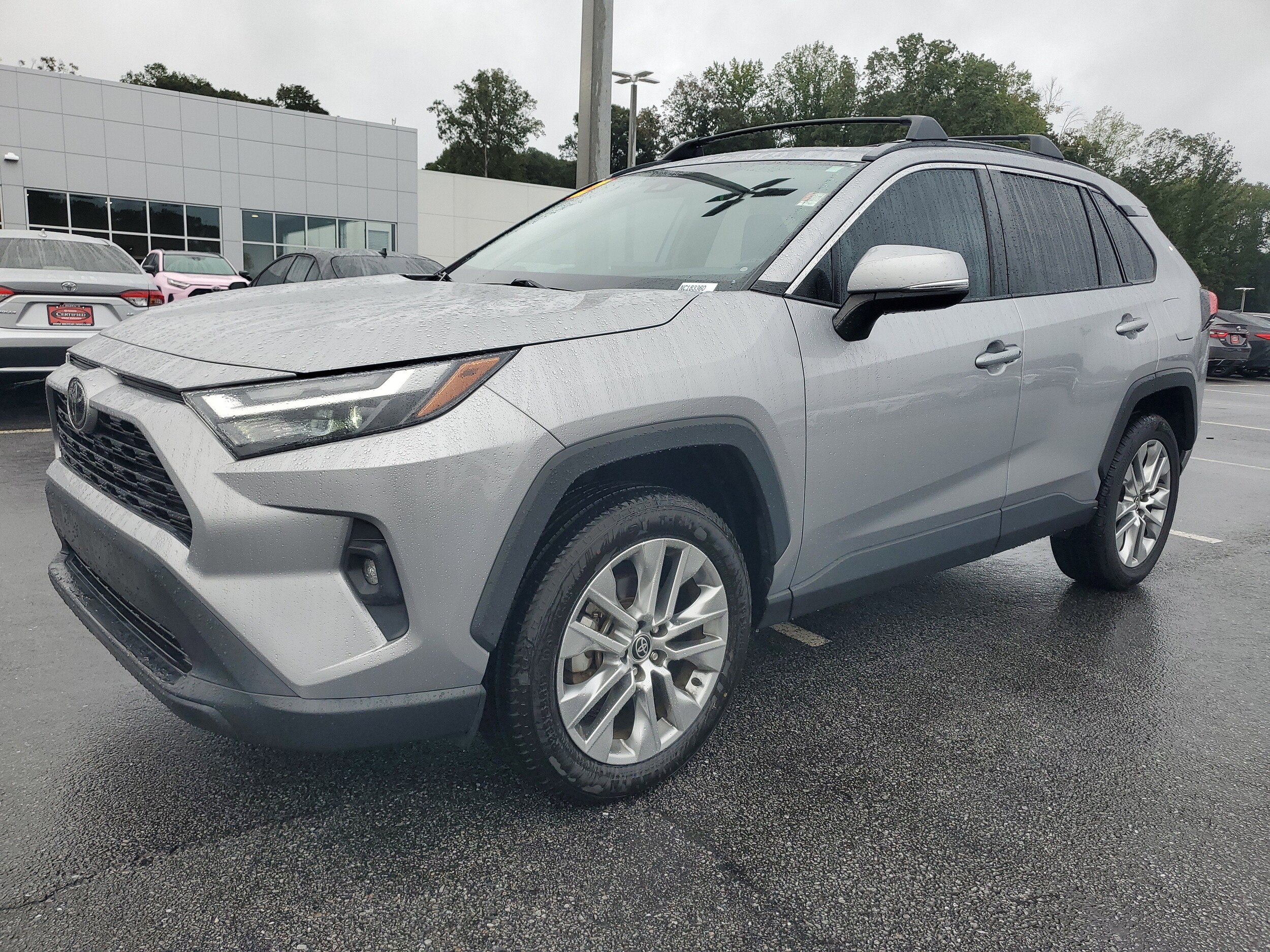 2022 Toyota RAV4 XLE Premium photo 3