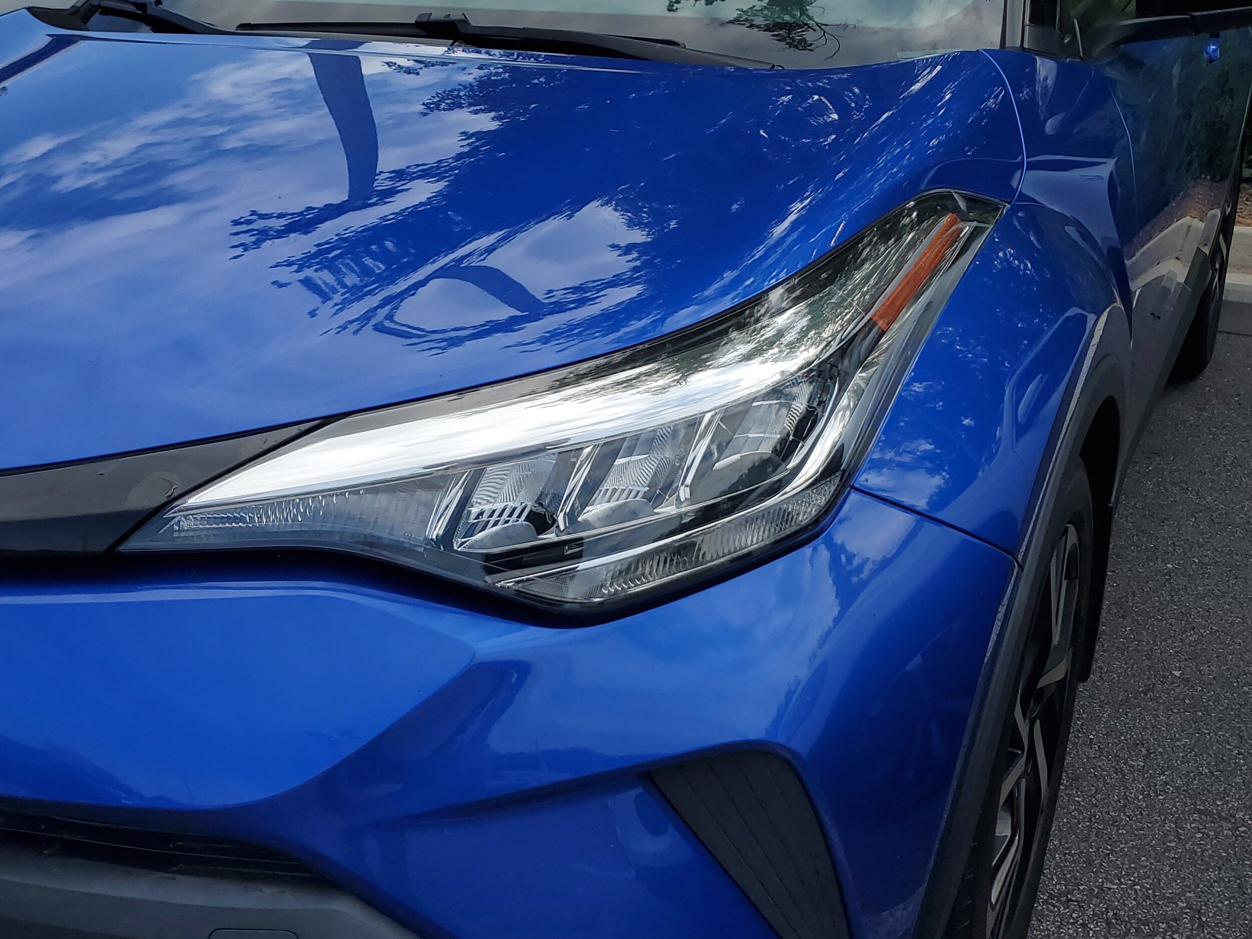 2020 Toyota C-HR XLE photo 4