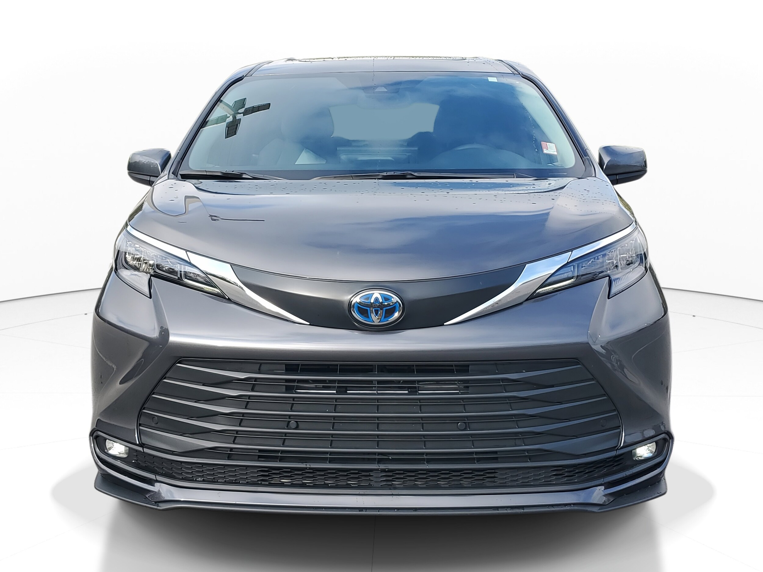 2025 Toyota Sienna XLE photo 2