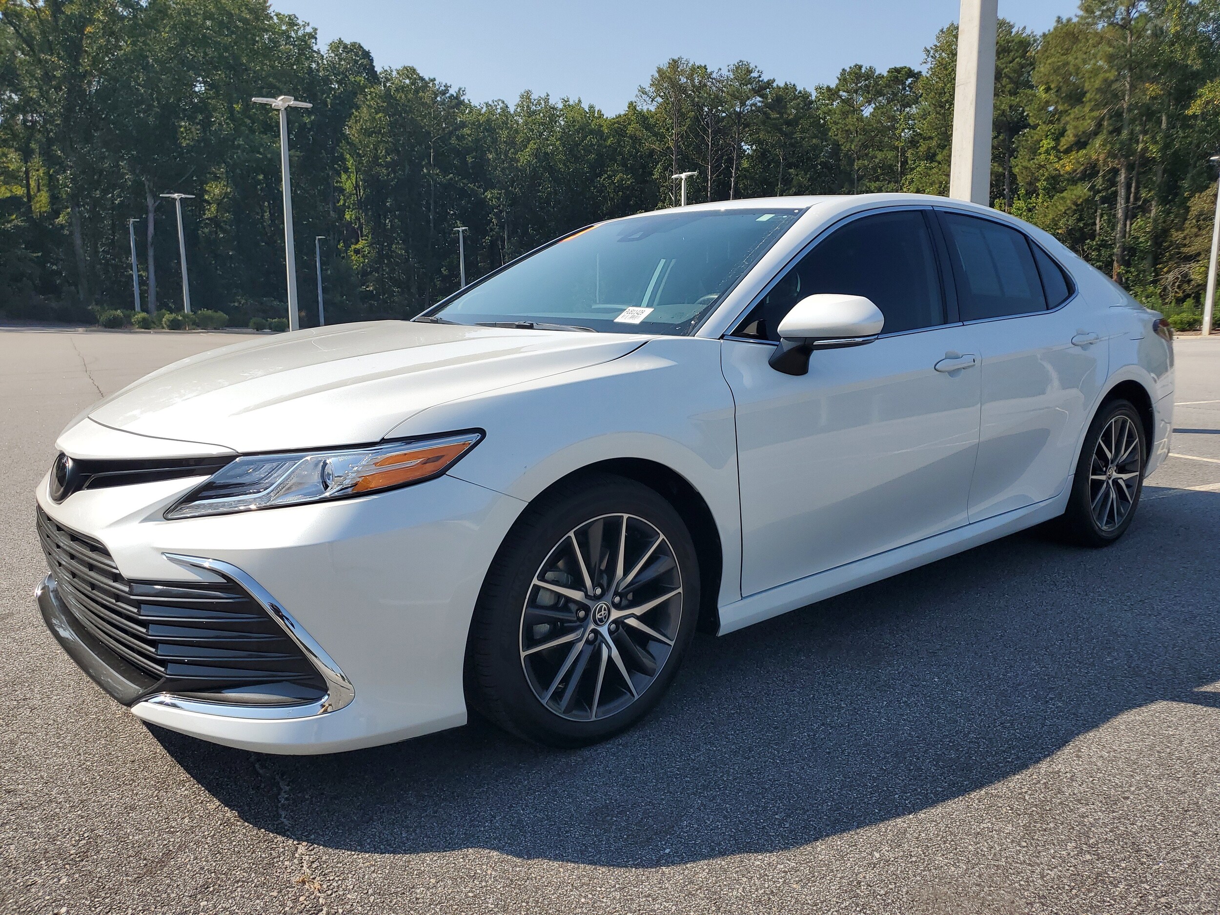 2023 Toyota Camry XLE photo 3