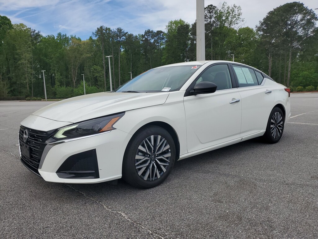 Used 2025 Nissan Altima SV Sedan