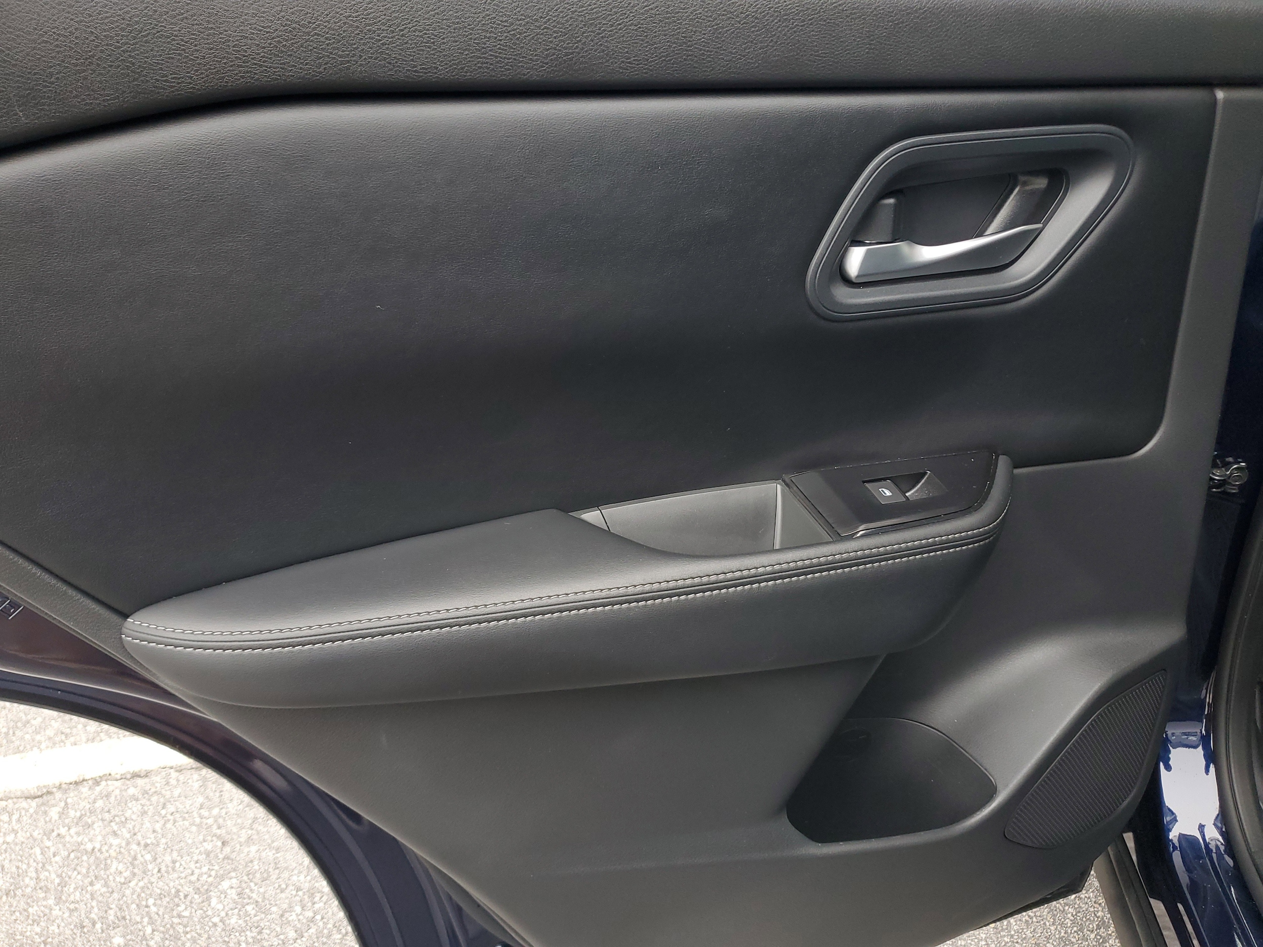 2025 Nissan Rogue SV - Photo 11
