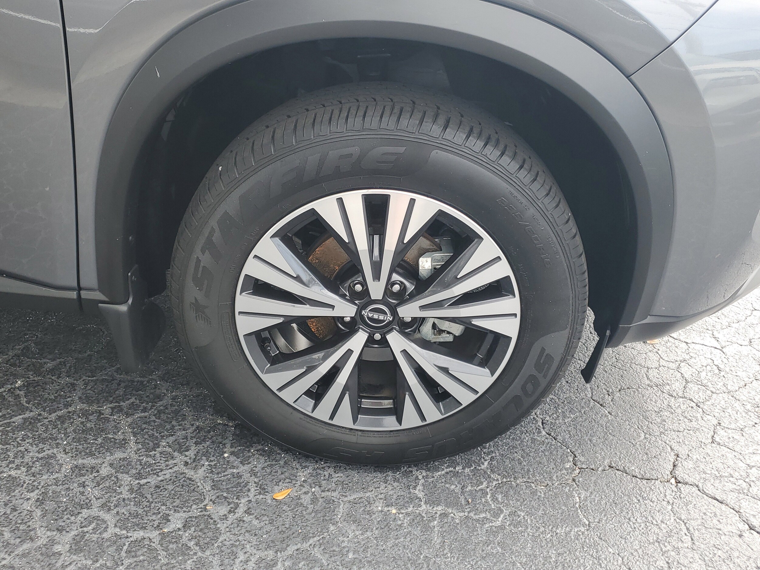 2023 Nissan Rogue SV photo 4