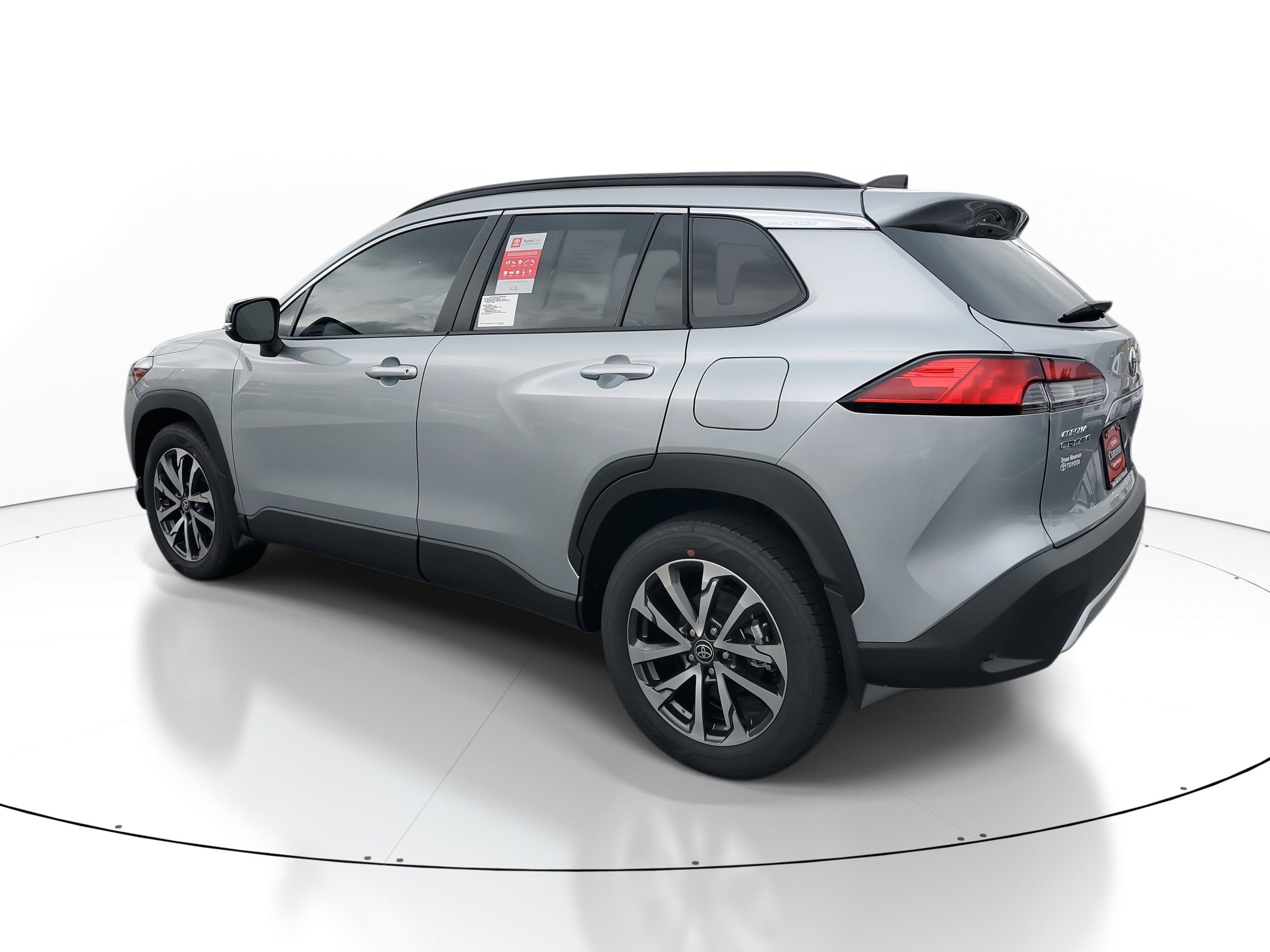 2025 Toyota Corolla Cross XLE photo 4