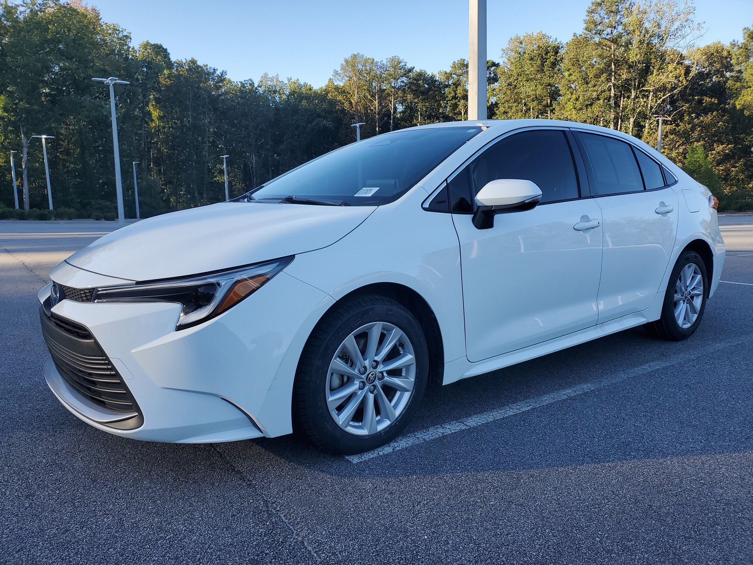 2025 Toyota Corolla XLE photo 3