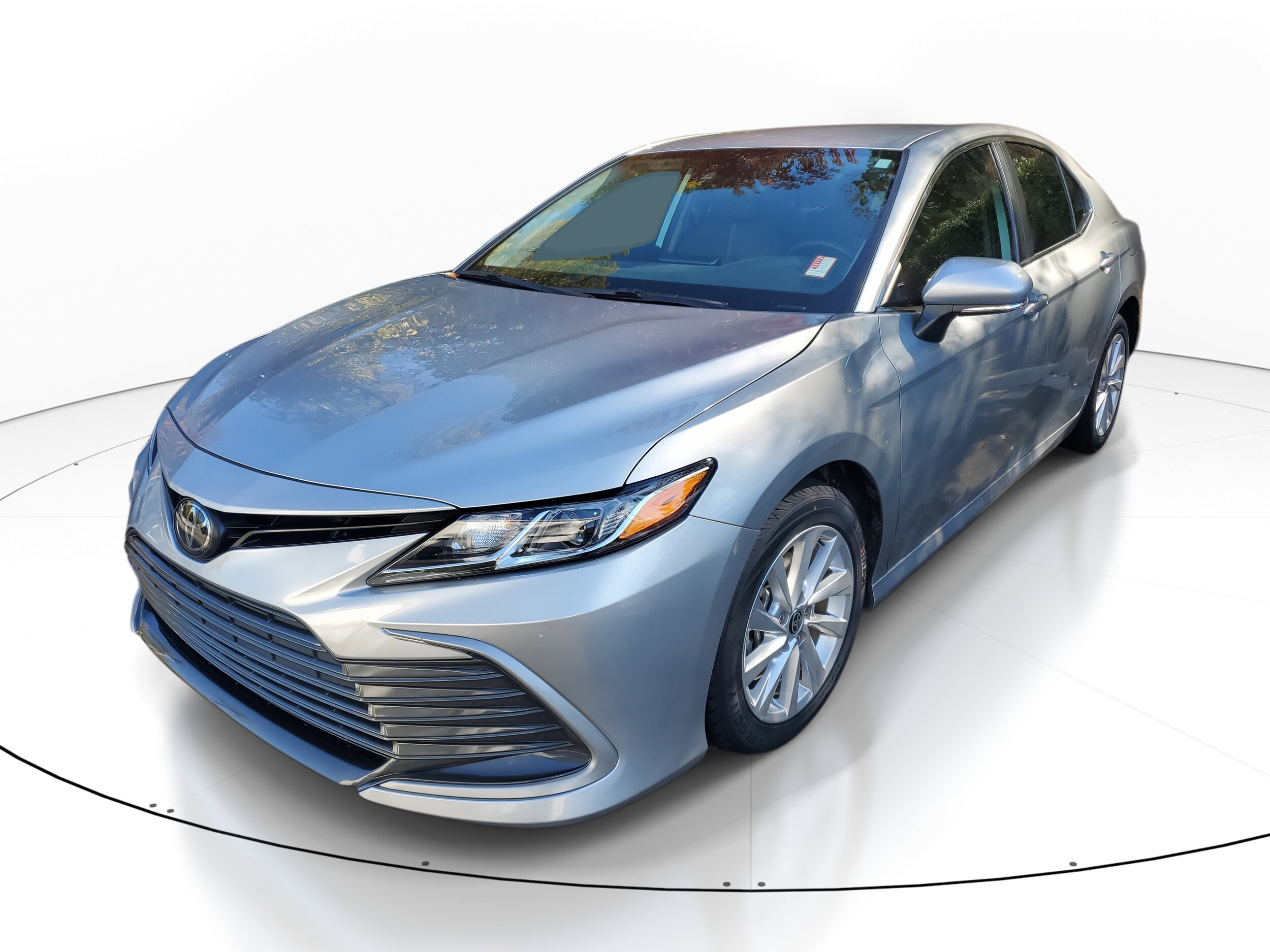 2023 Toyota Camry LE photo 3