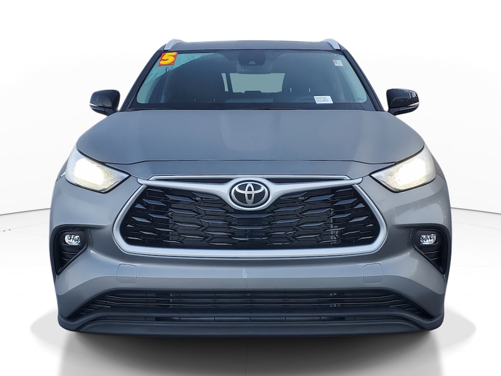 Used 2025 Toyota Highlander XLE SUV
