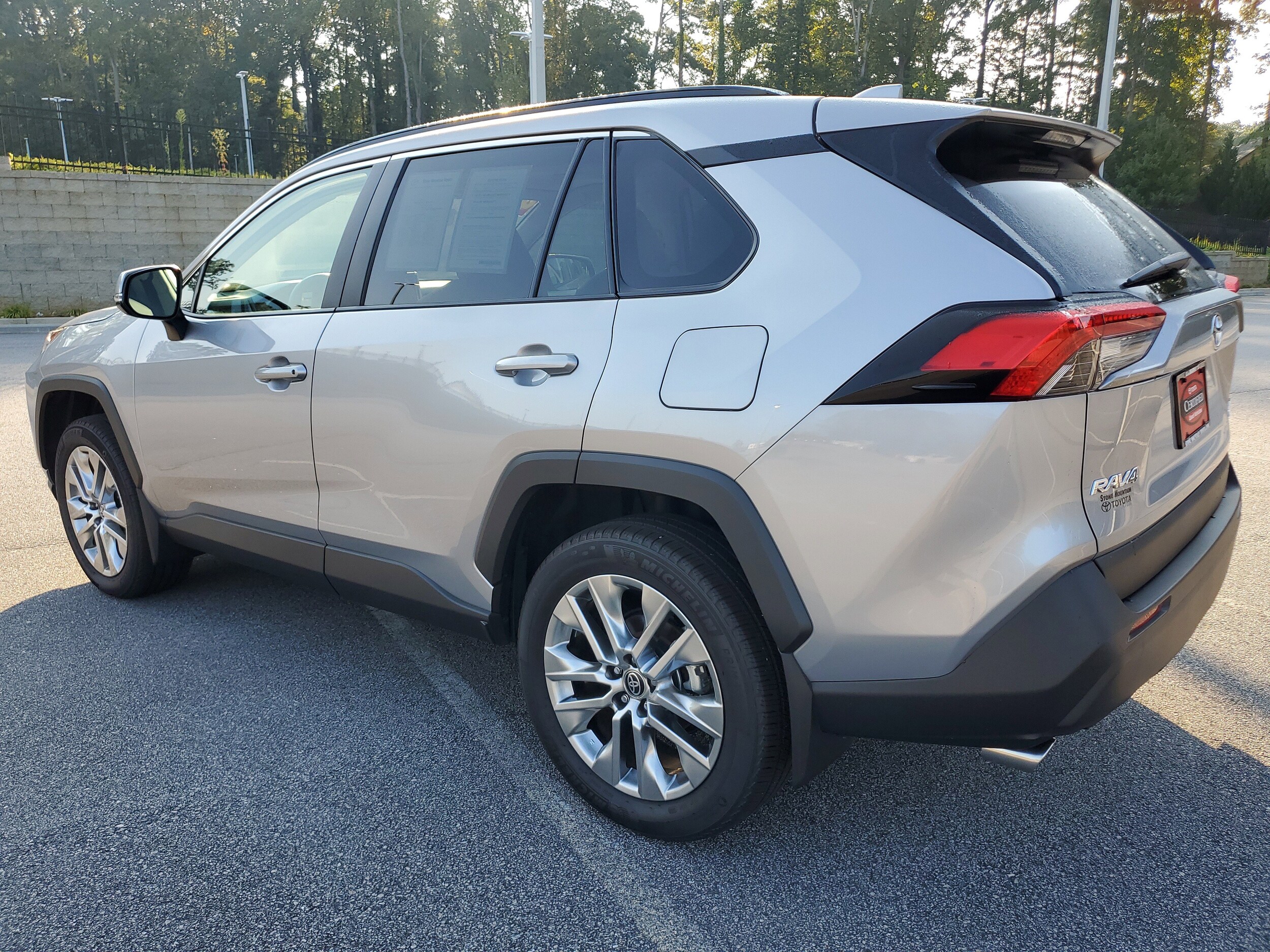 2024 Toyota RAV4 XLE Premium photo 4