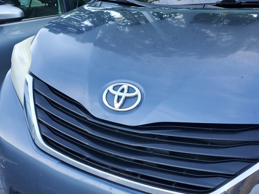 Used 2014 Toyota Sienna LE Van