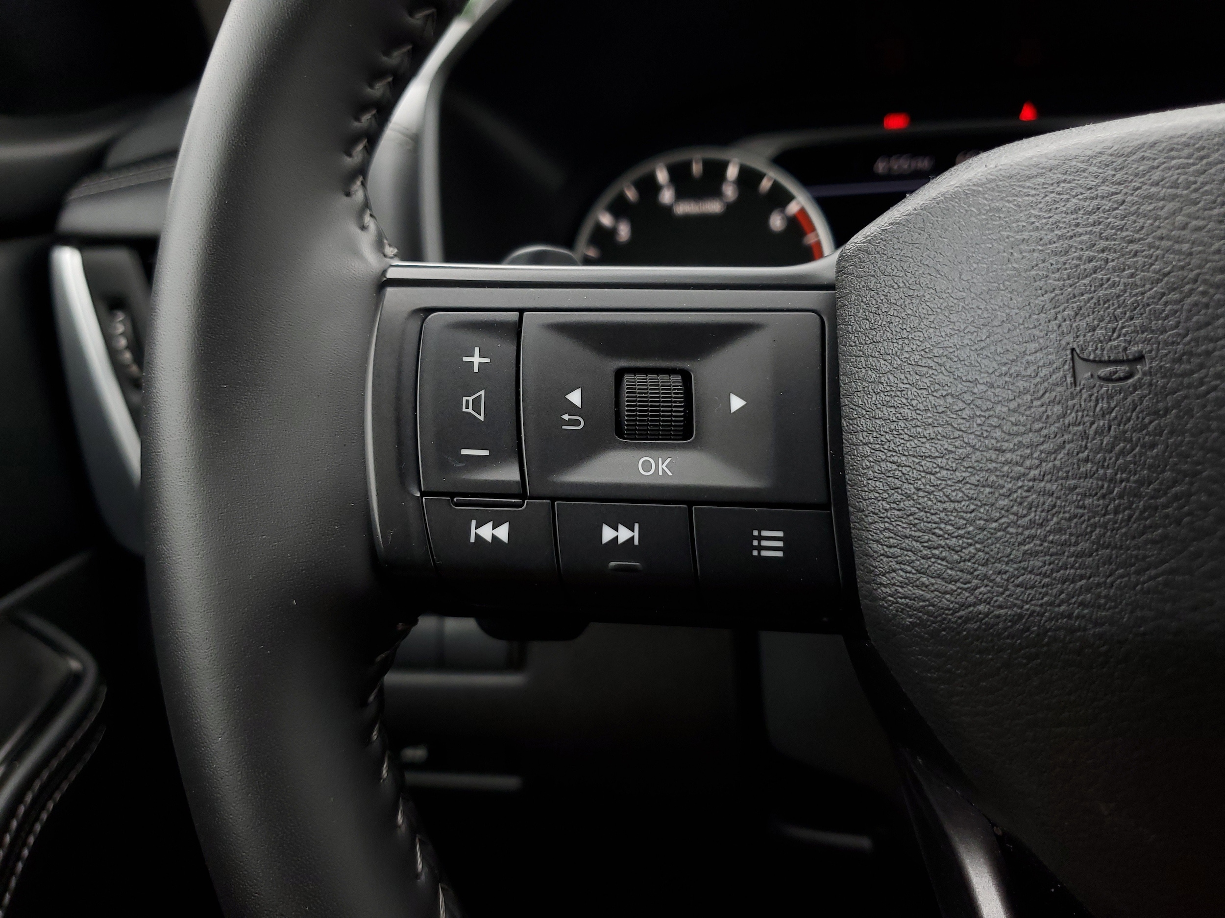 2025 Nissan Rogue SV - Photo 19