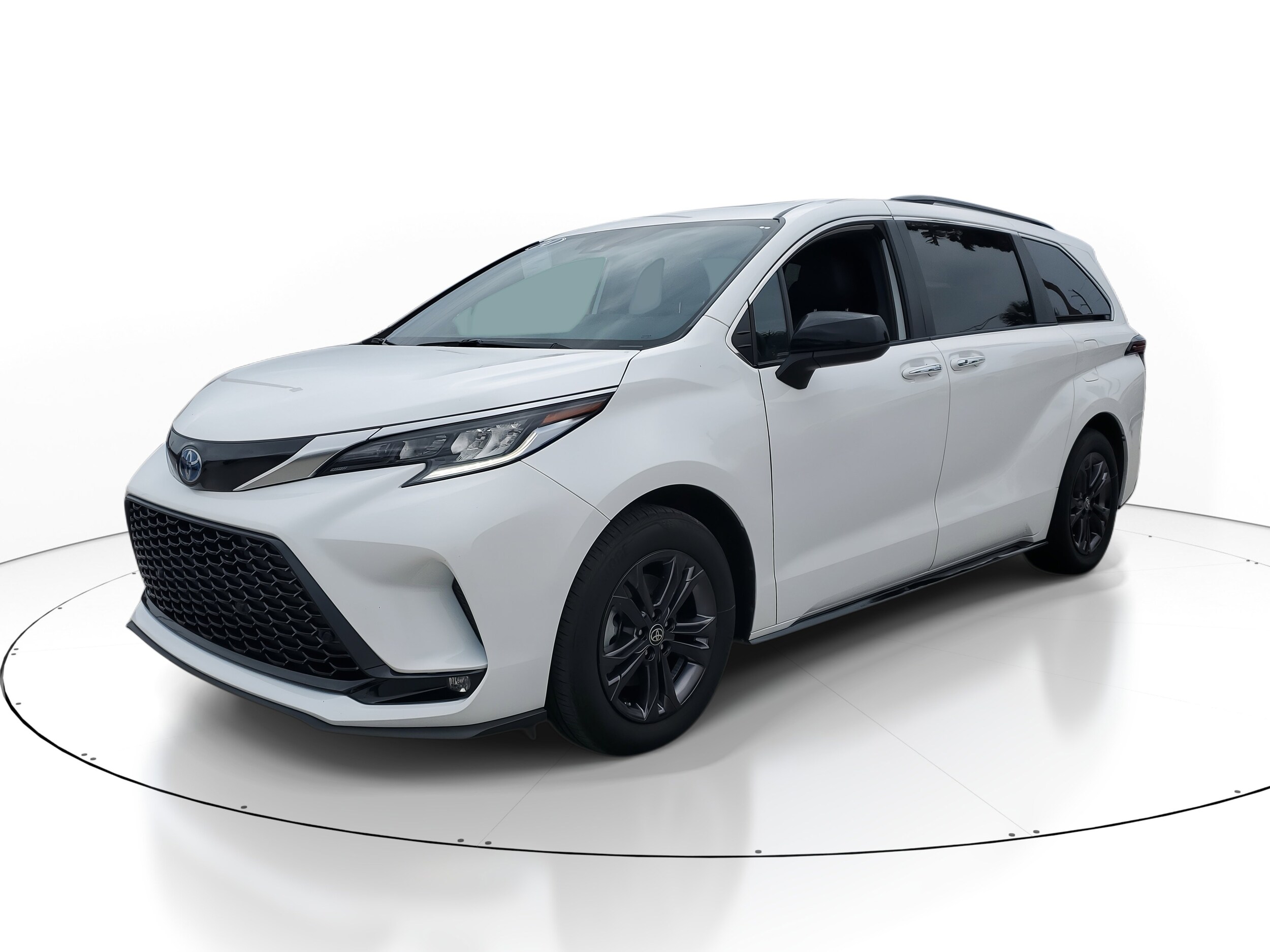 2024 Toyota Sienna XSE photo 2