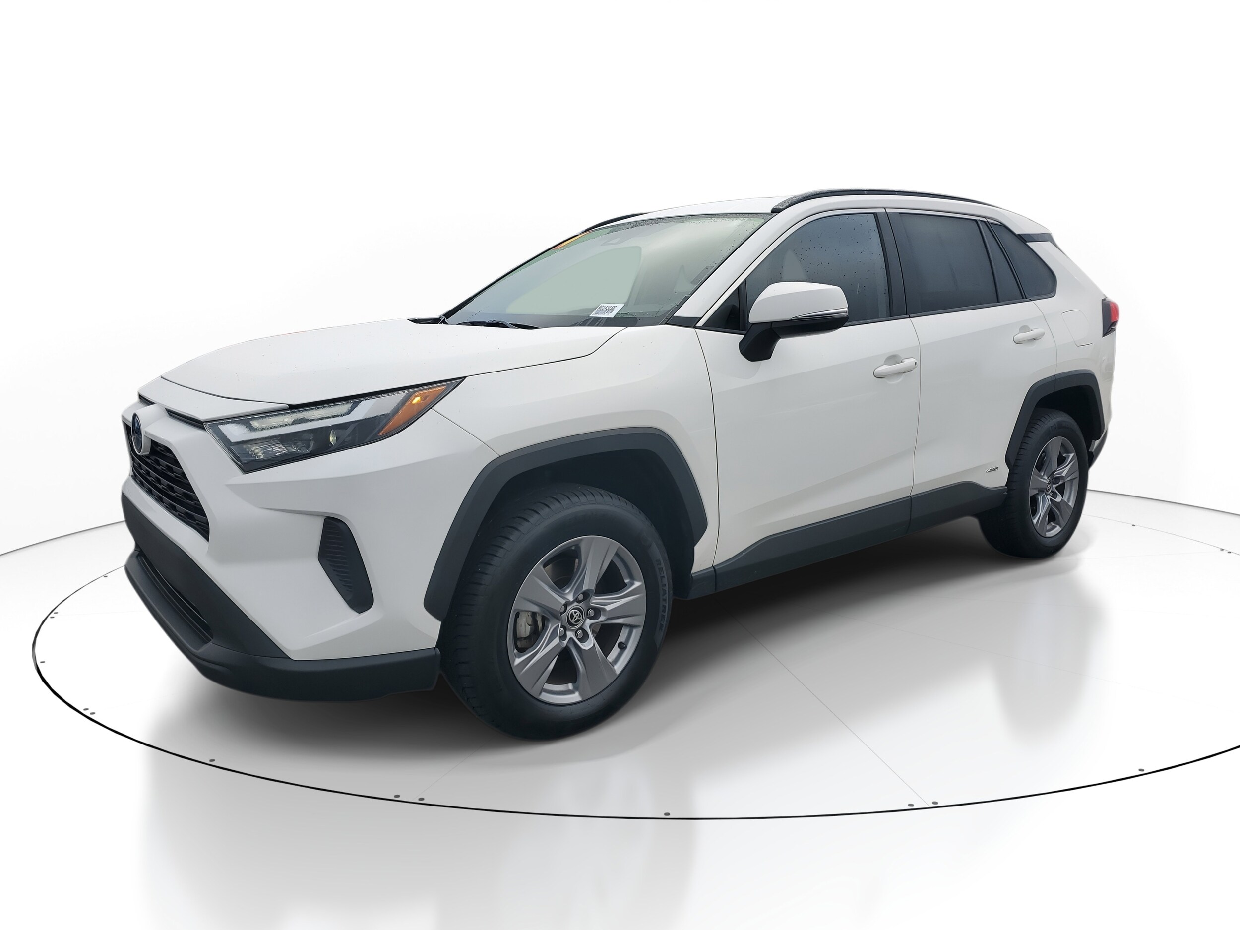 2024 Toyota RAV4 Hybrid XLE photo 3