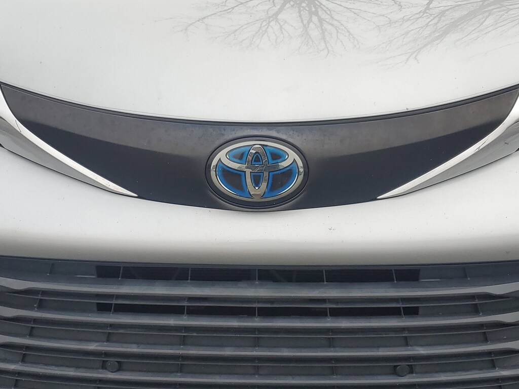 Certified 2022 Toyota Sienna XLE Van Passenger Van