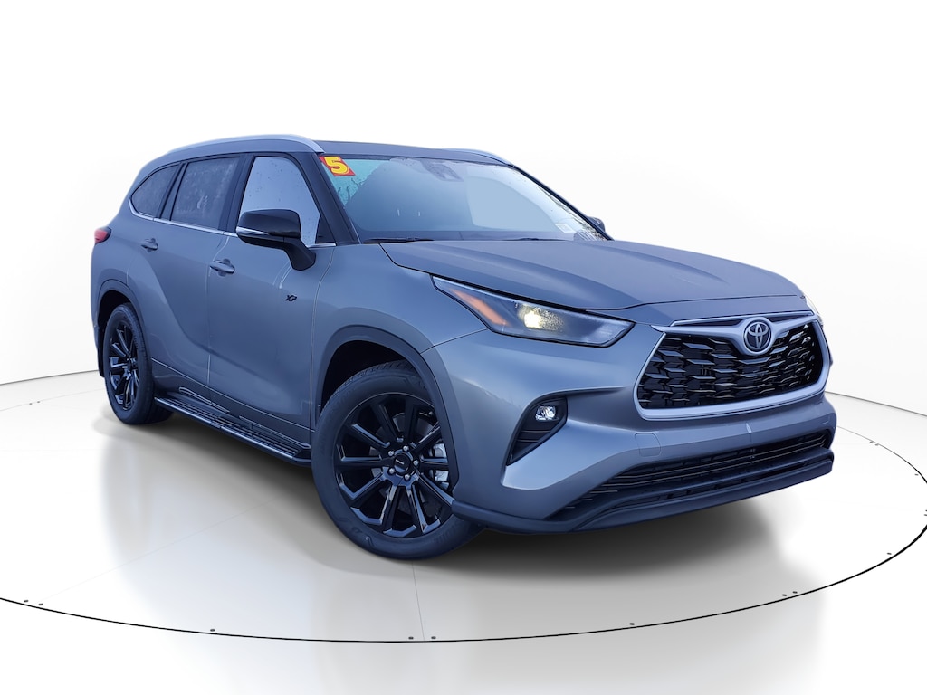 Used 2025 Toyota Highlander XLE SUV