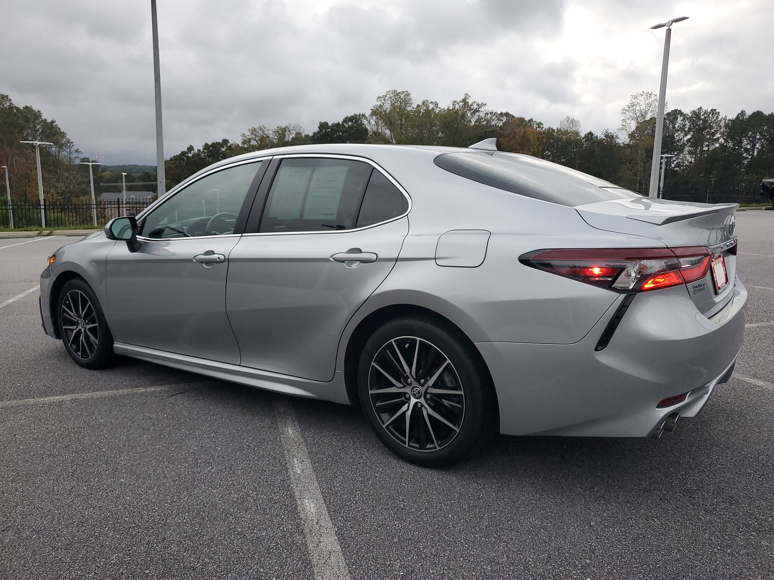 2024 Toyota Camry Hybrid SE photo 4