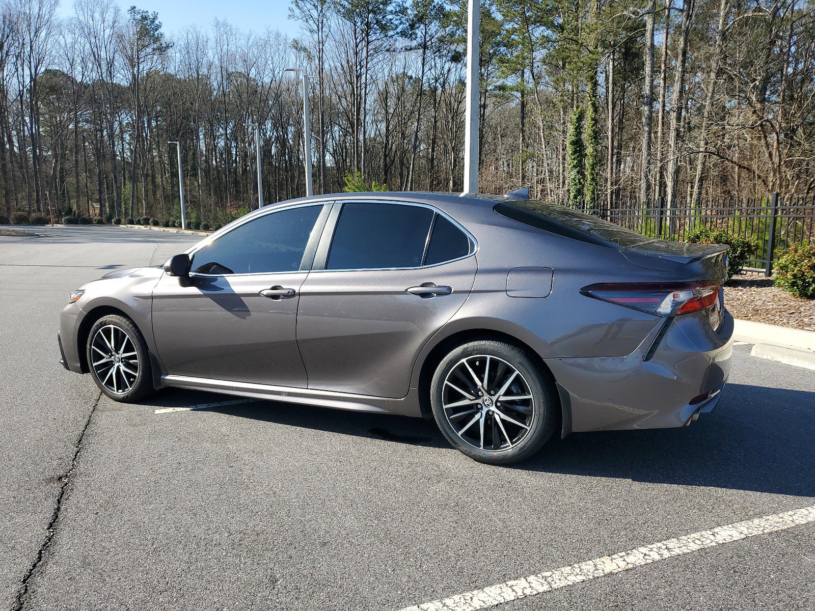 2023 Toyota Camry Hybrid SE photo 3