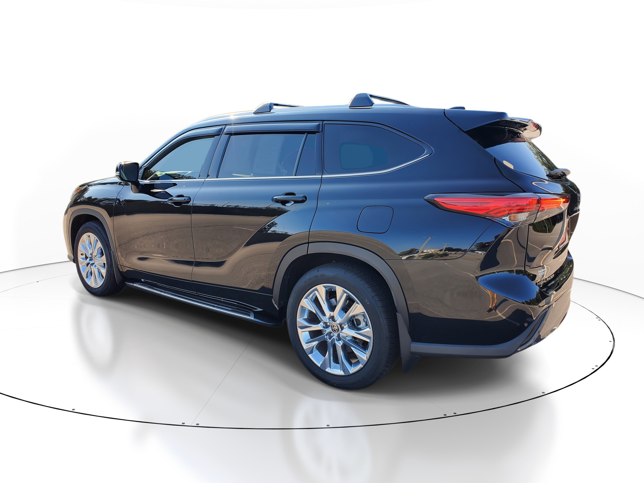 2023 Toyota Highlander L photo 2