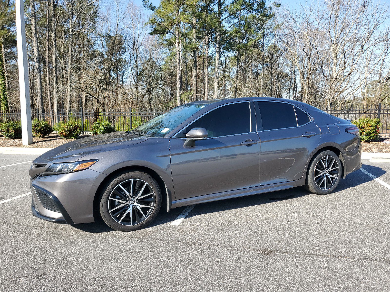 2023 Toyota Camry Hybrid SE photo 2