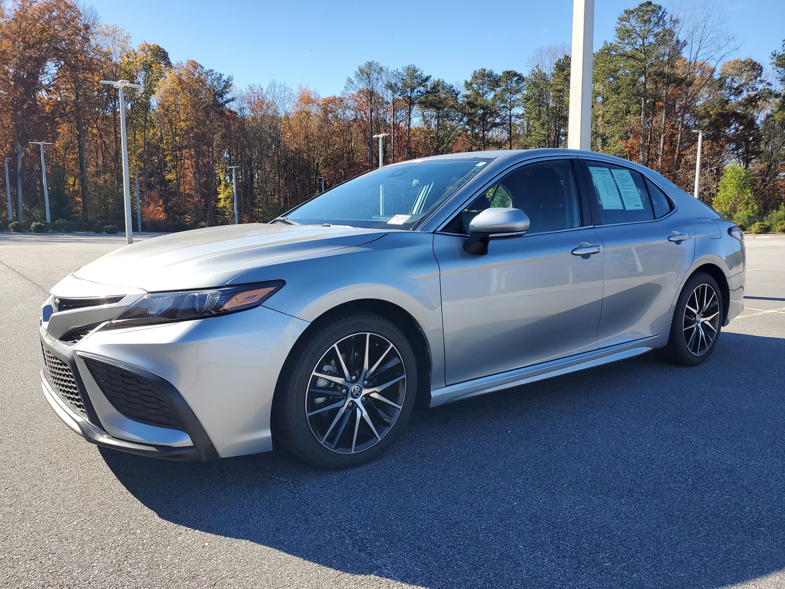 2023 Toyota Camry SE photo 3