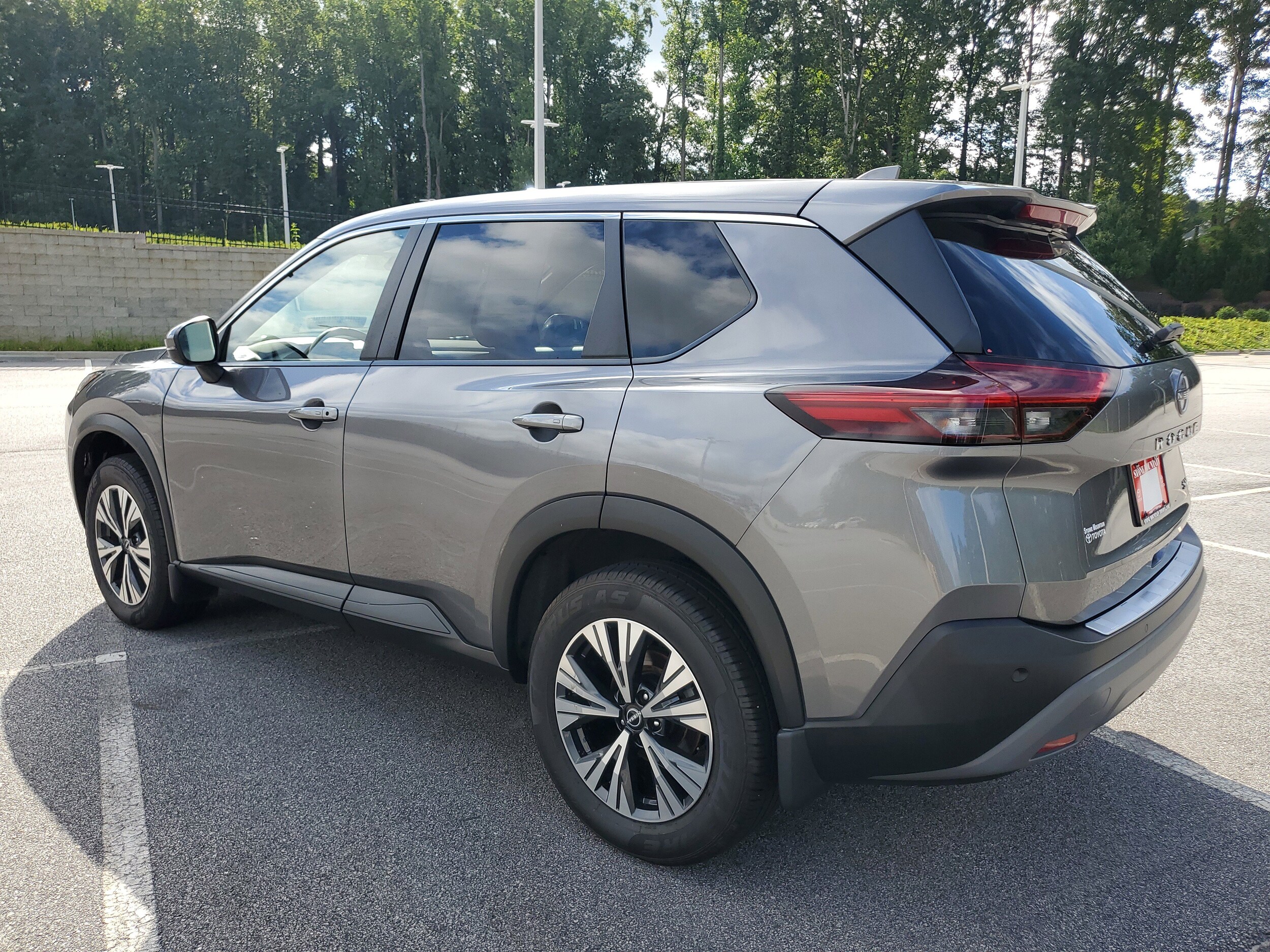 2023 Nissan Rogue SV photo 3