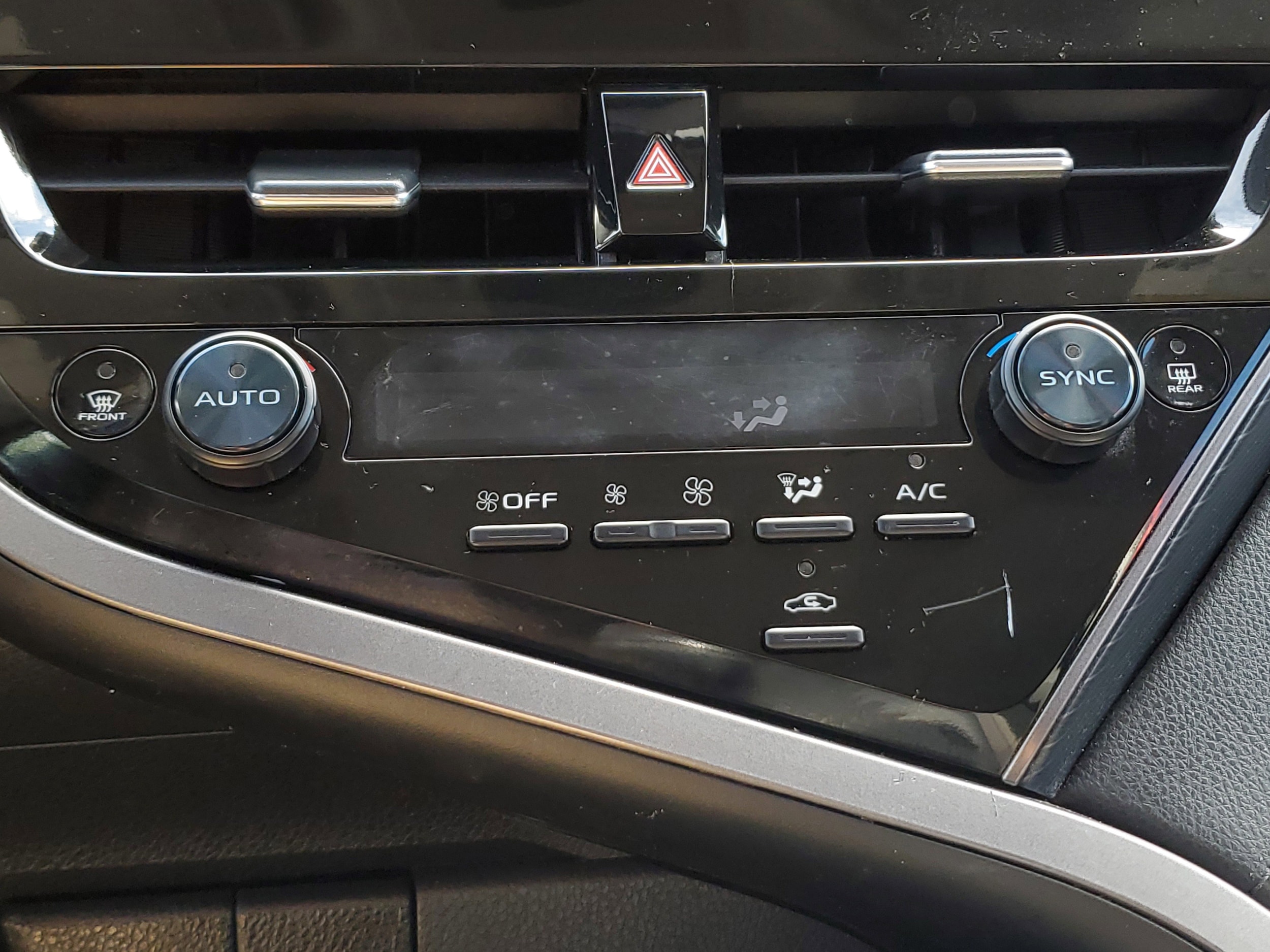 2024 Toyota Camry LE - Photo 23