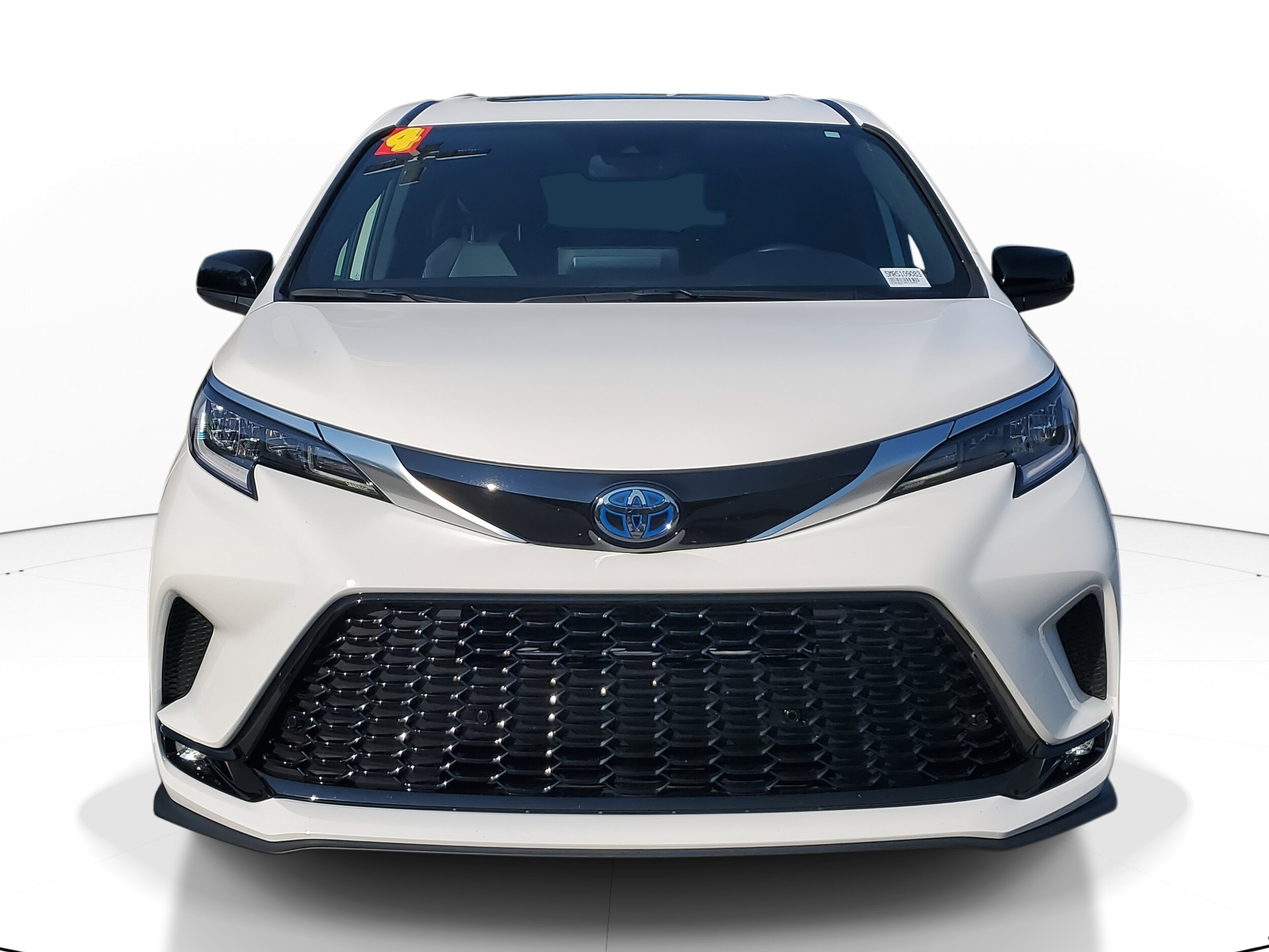 2024 Toyota Sienna XSE photo 2