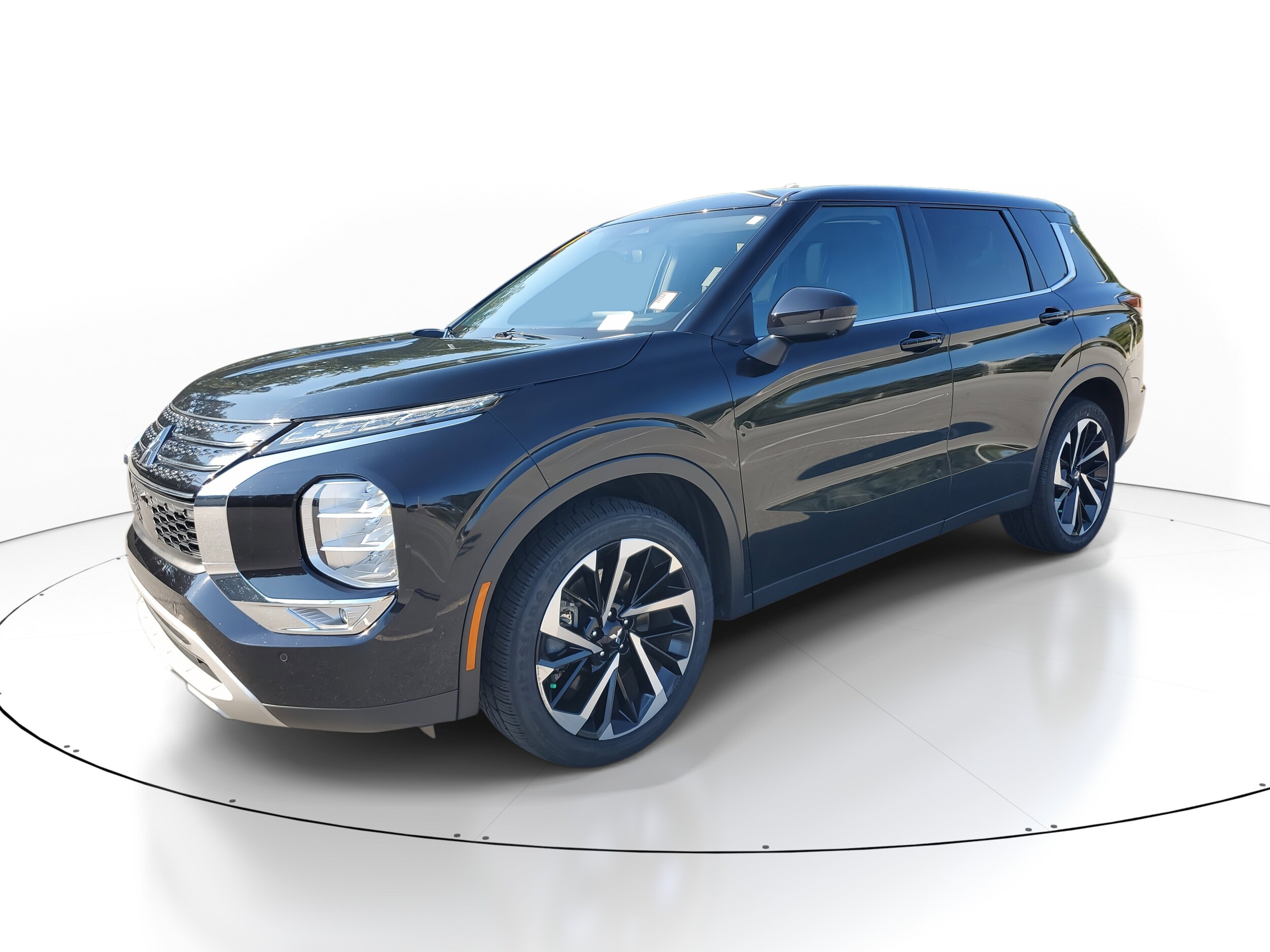 2024 Mitsubishi Outlander SE photo 3