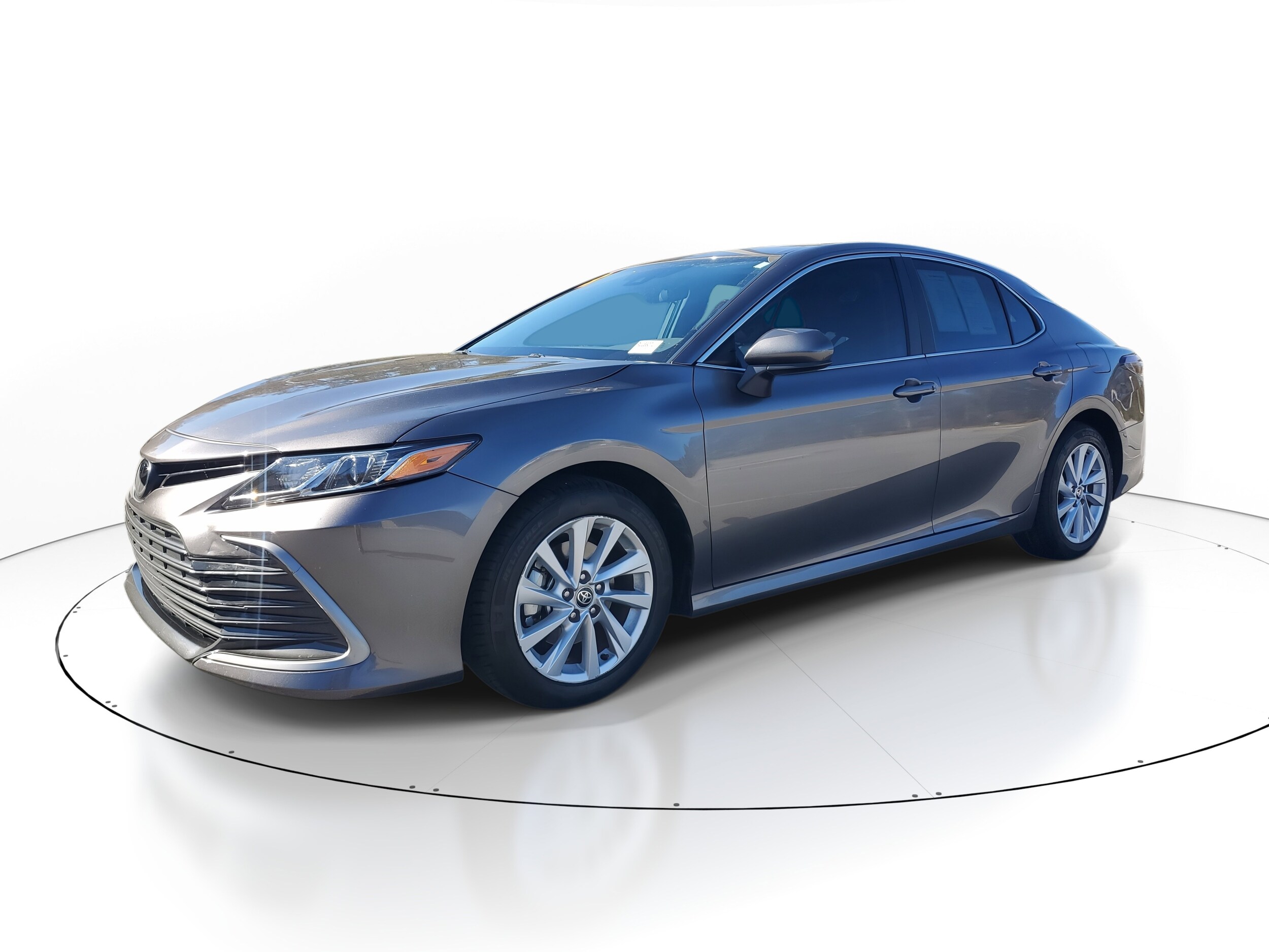 2023 Toyota Camry LE photo 3