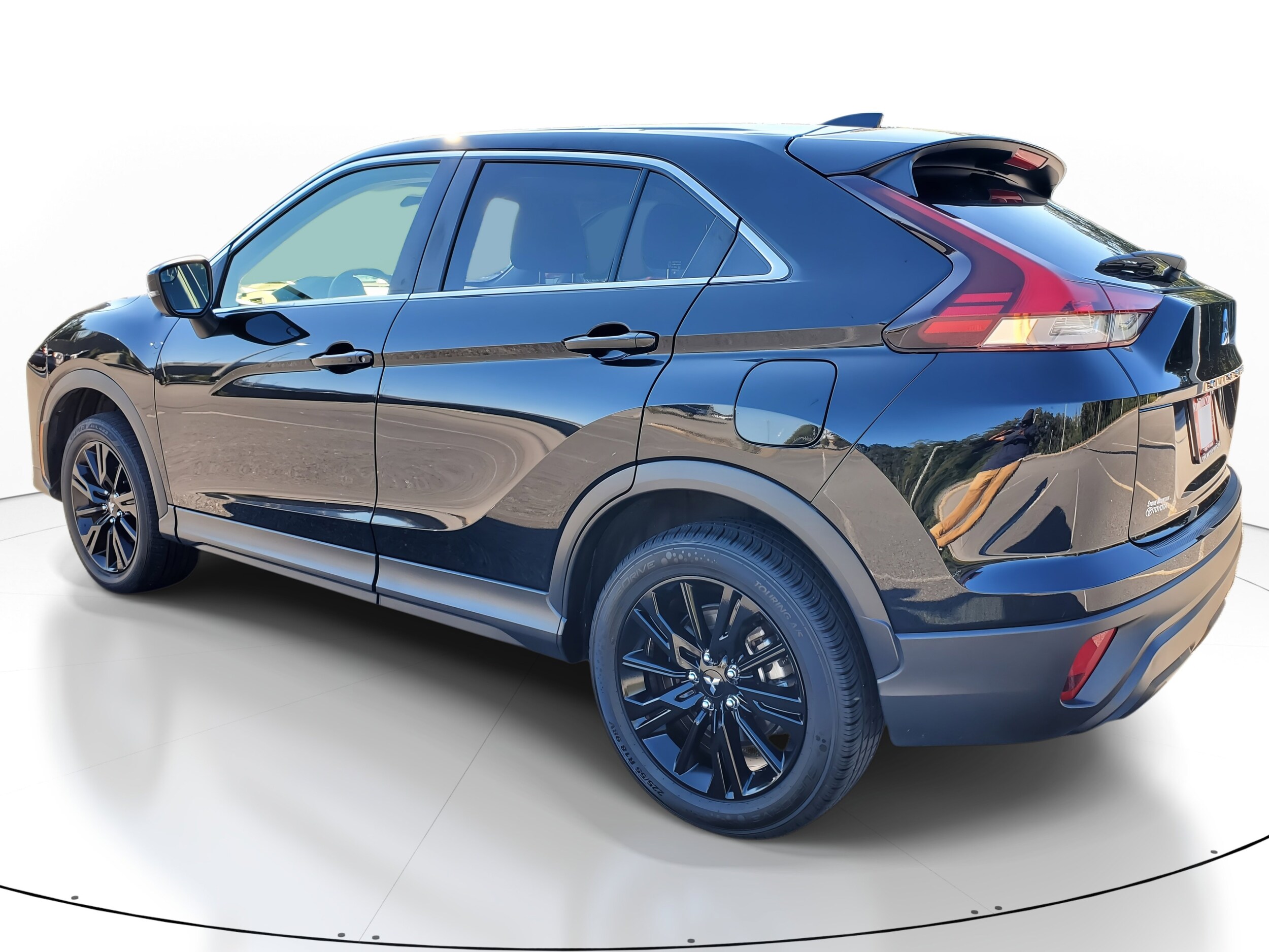2024 Mitsubishi Eclipse Cross LE photo 3
