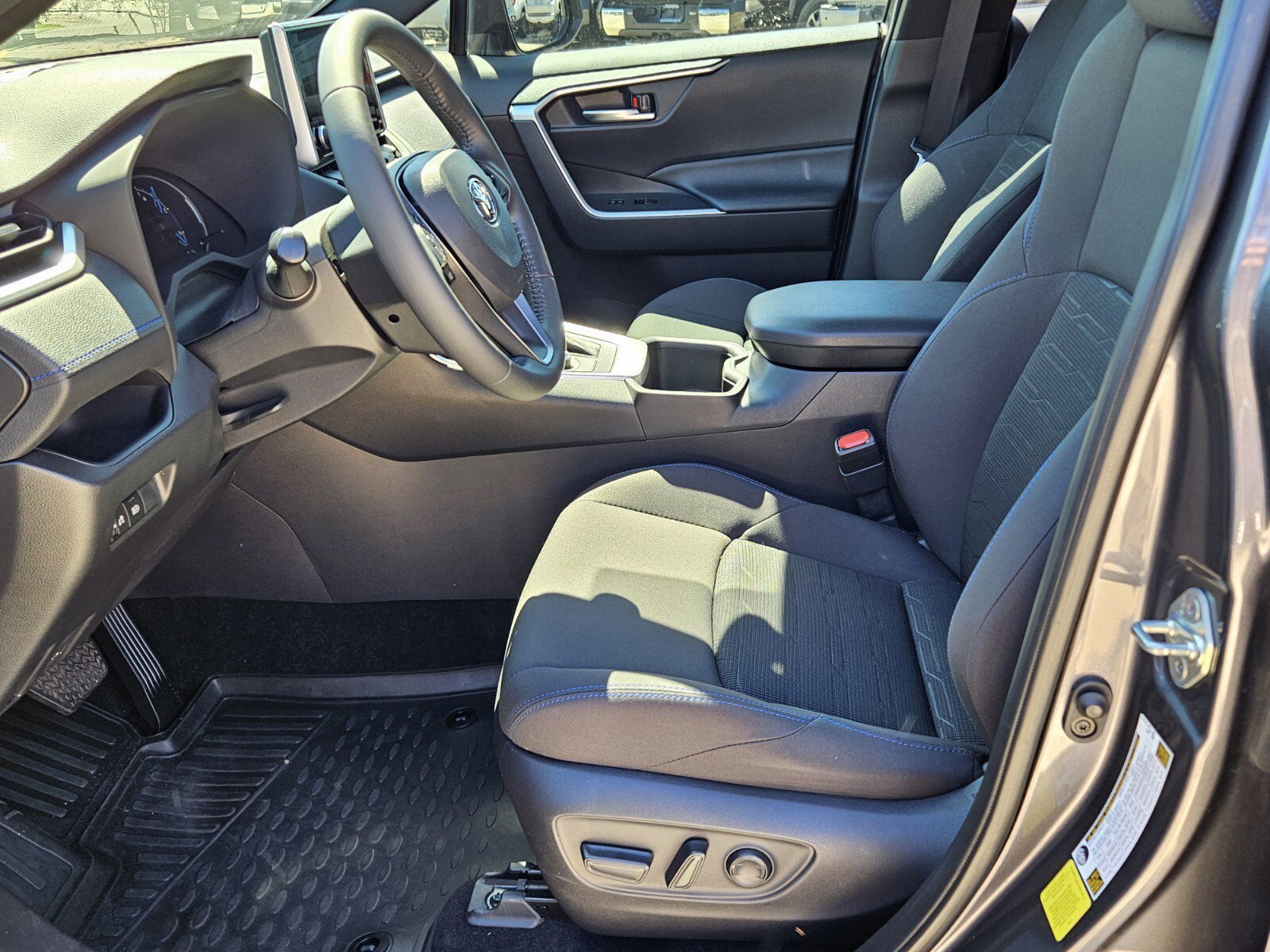 2023 Toyota RAV4 Hybrid SE photo 2