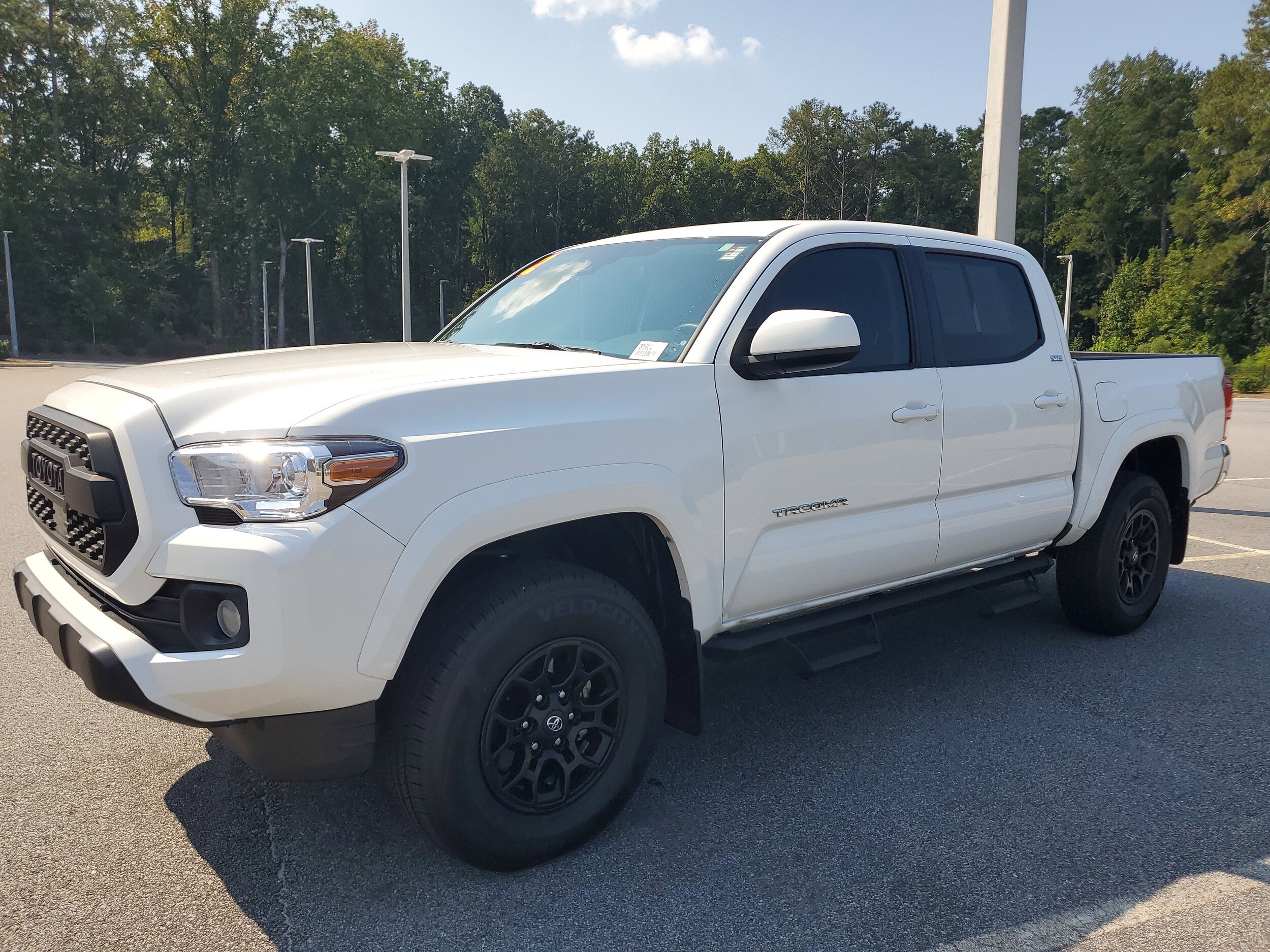 2022 Toyota Tacoma SR5 V6 photo 2