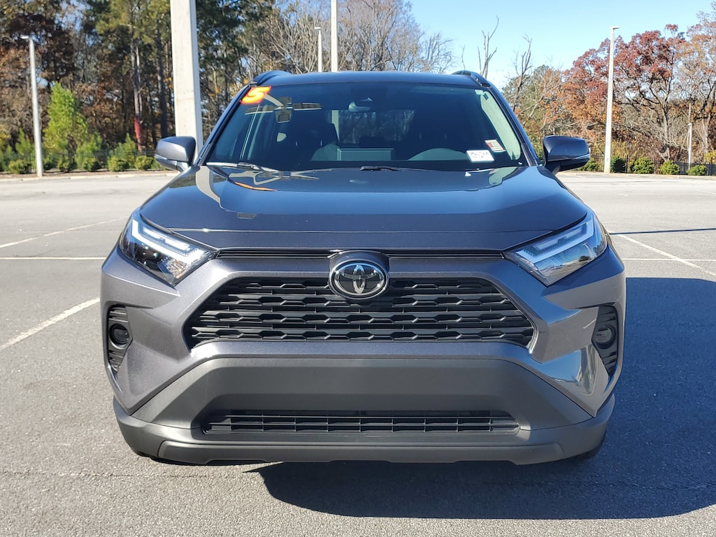 2025 Toyota RAV4 Hybrid XLE photo 2