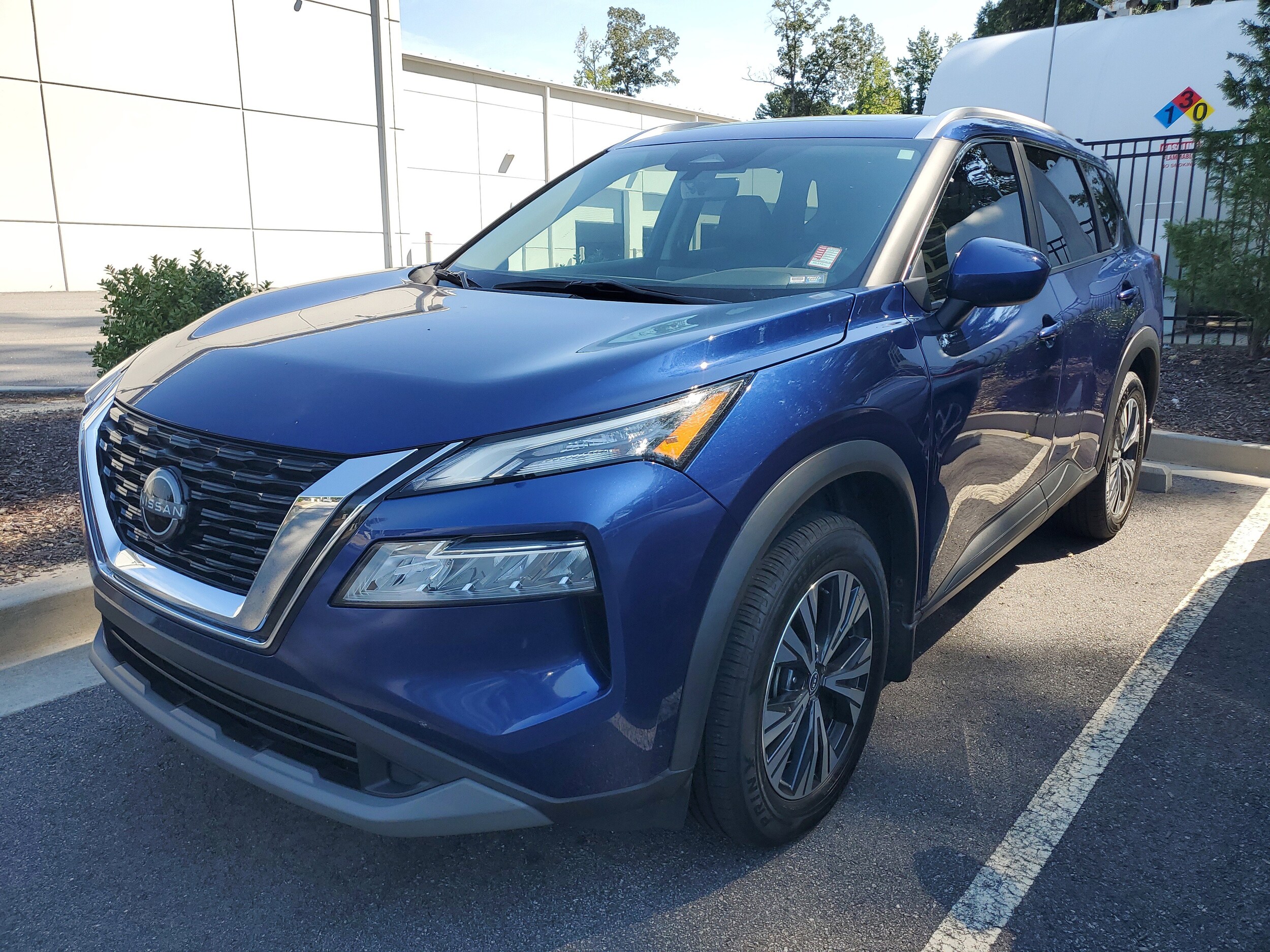 2023 Nissan Rogue SV photo 2