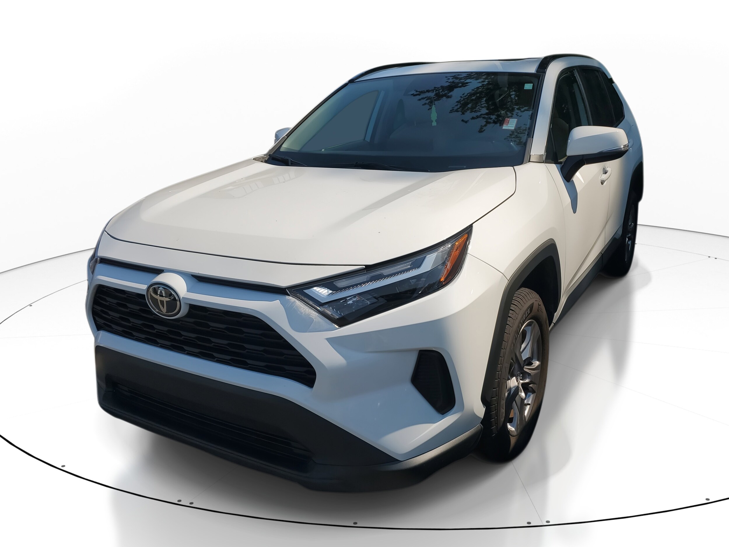 2022 Toyota RAV4 XLE photo 3