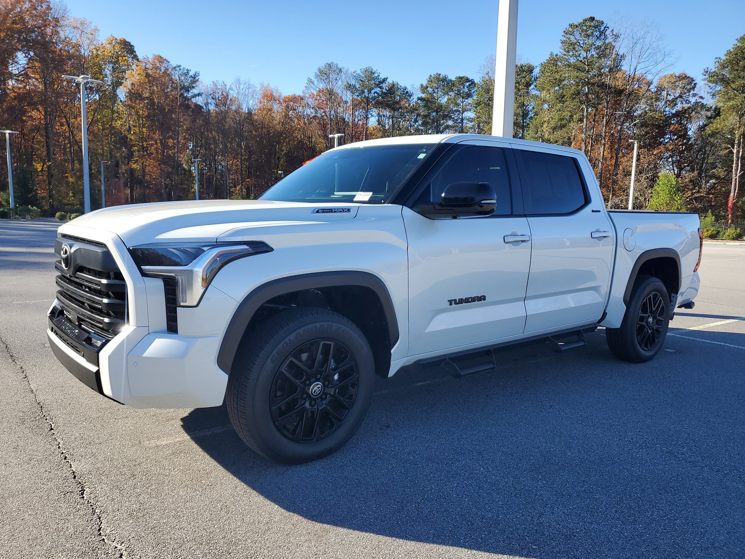 2025 Toyota Tundra Limited photo 3