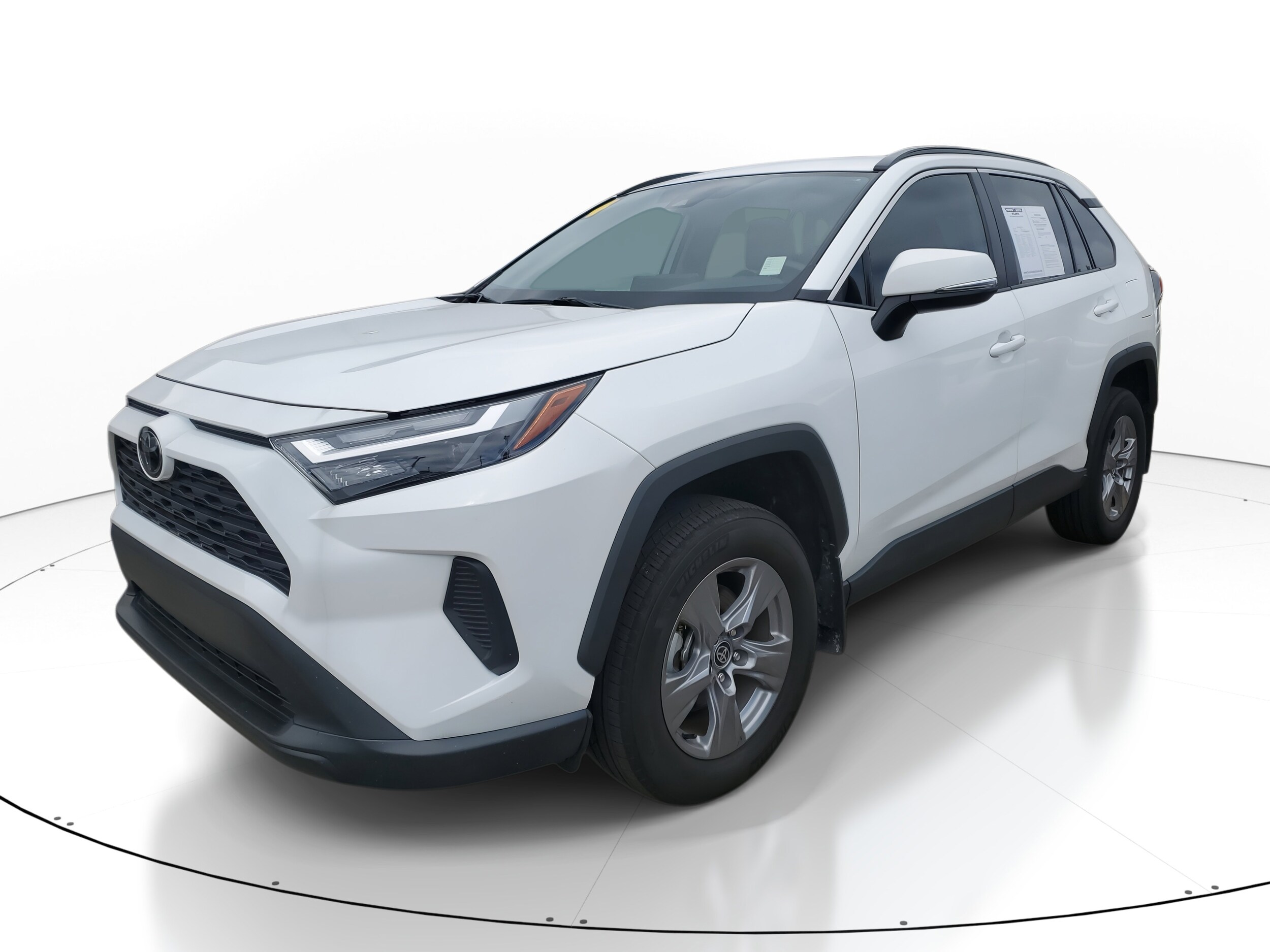 2024 Toyota RAV4 XLE photo 3