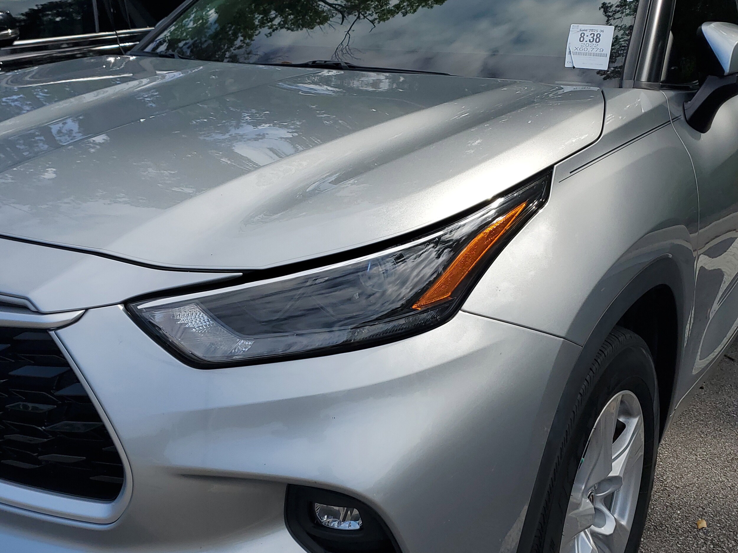 2022 Toyota Highlander LE photo 4