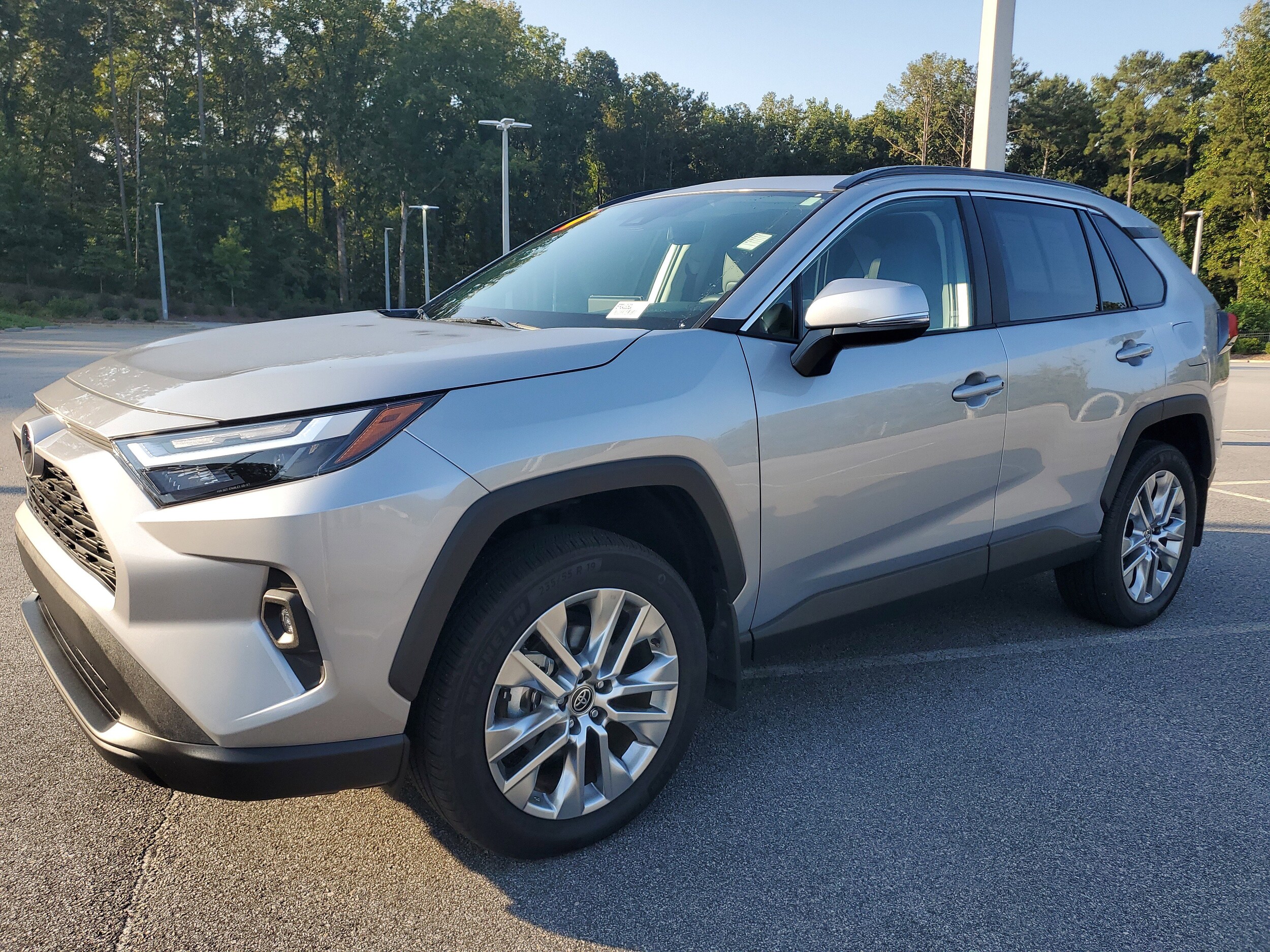 2024 Toyota RAV4 XLE Premium photo 3