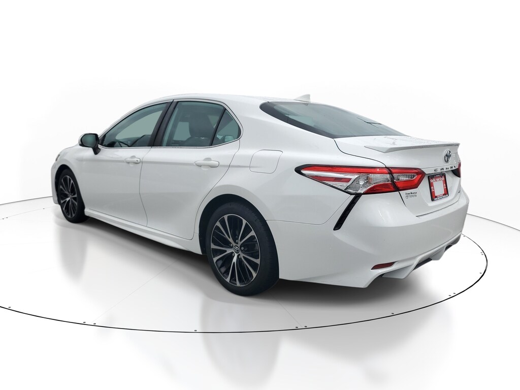 Used 2020 Toyota Camry SE Sedan
