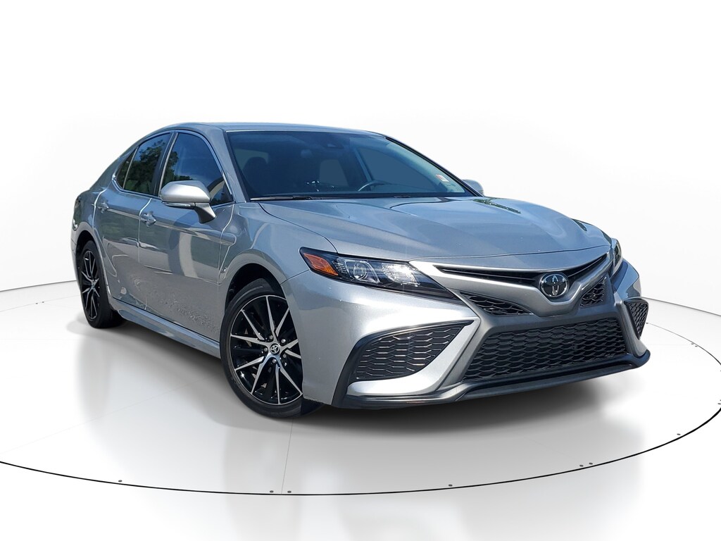 Used 2022 Toyota Camry SE Sedan