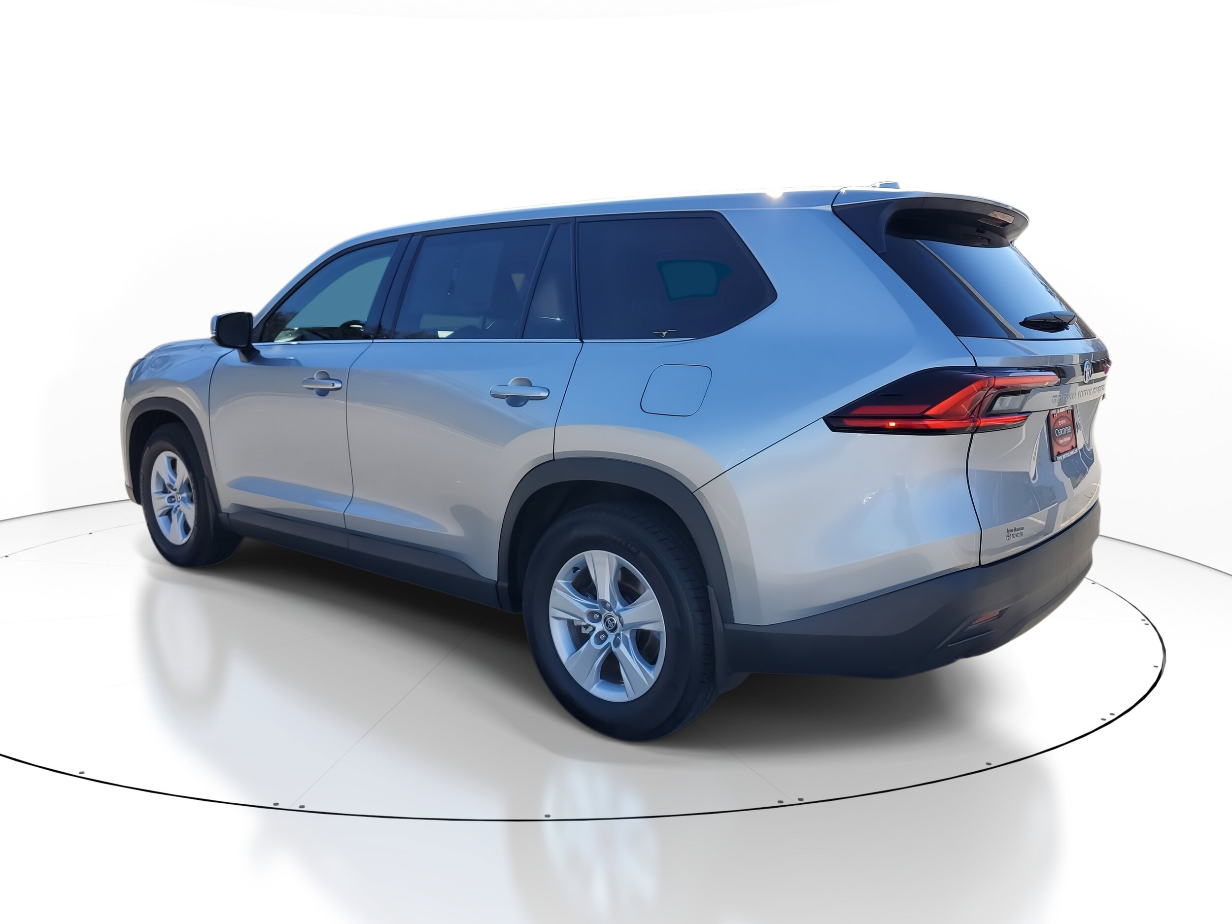 2025 Toyota Grand Highlander LE photo 4