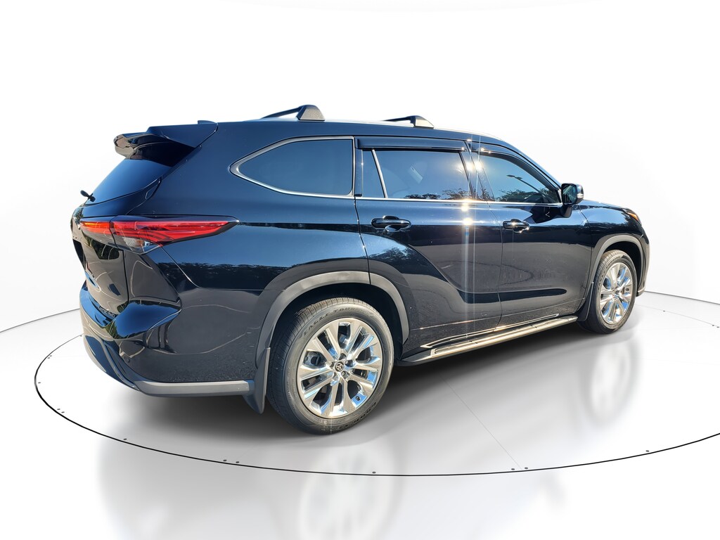2023 Toyota Highlander L photo 4