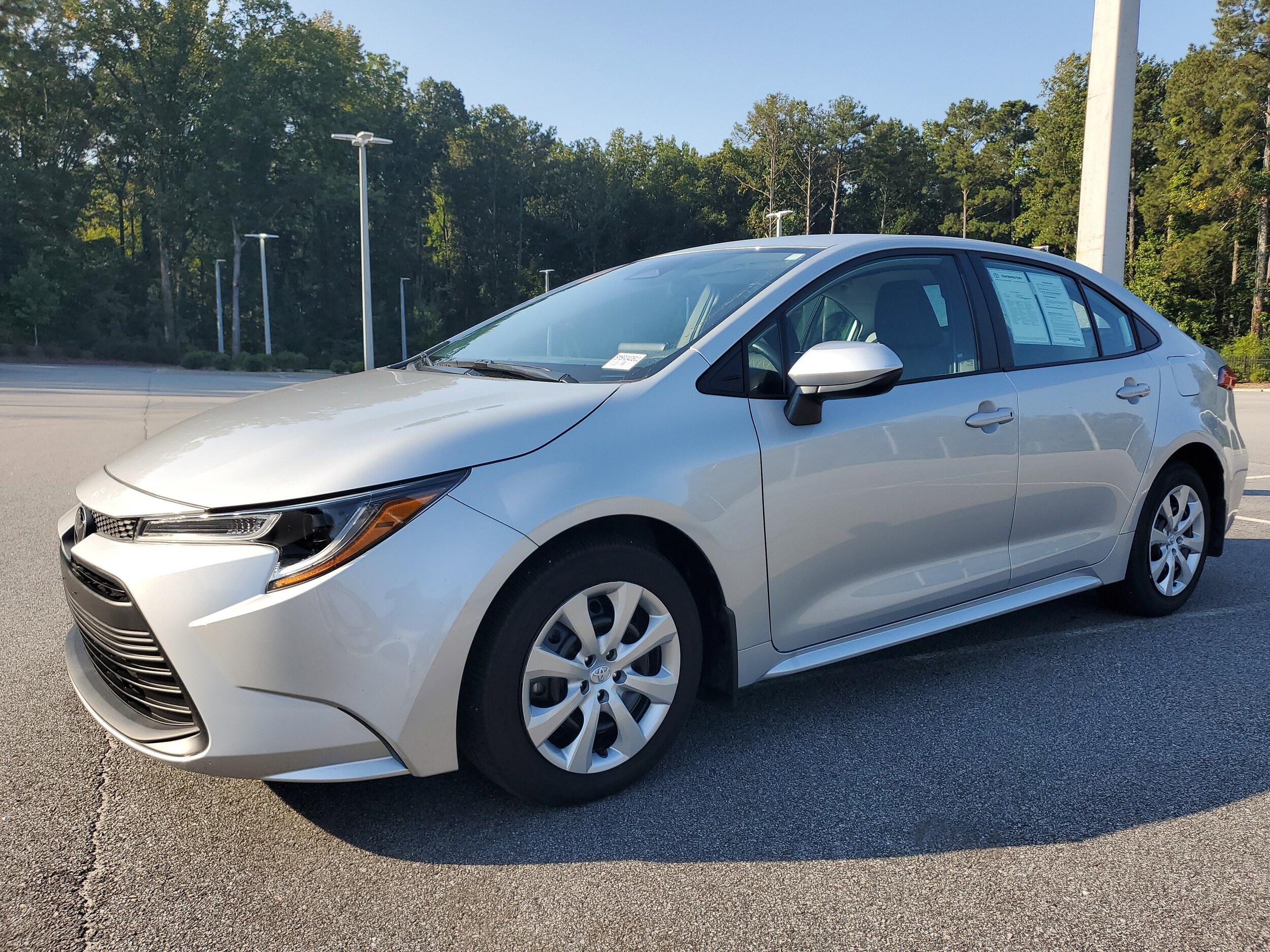 2025 Toyota Corolla LE photo 3