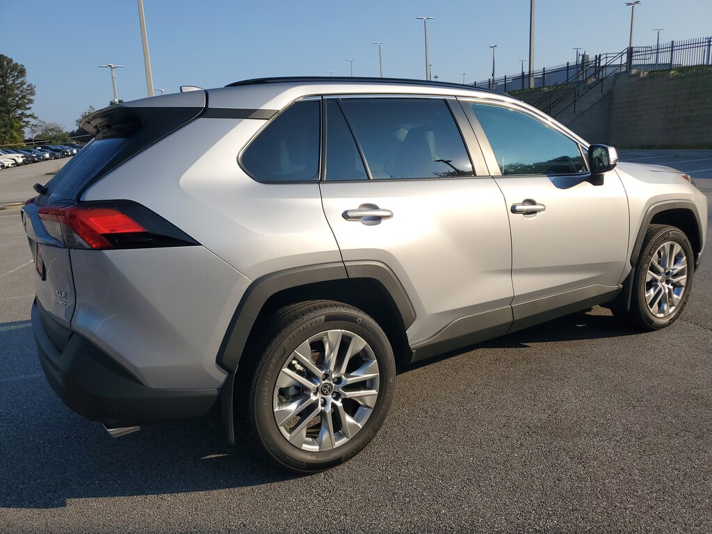 2024 Toyota RAV4 XLE Premium photo 3